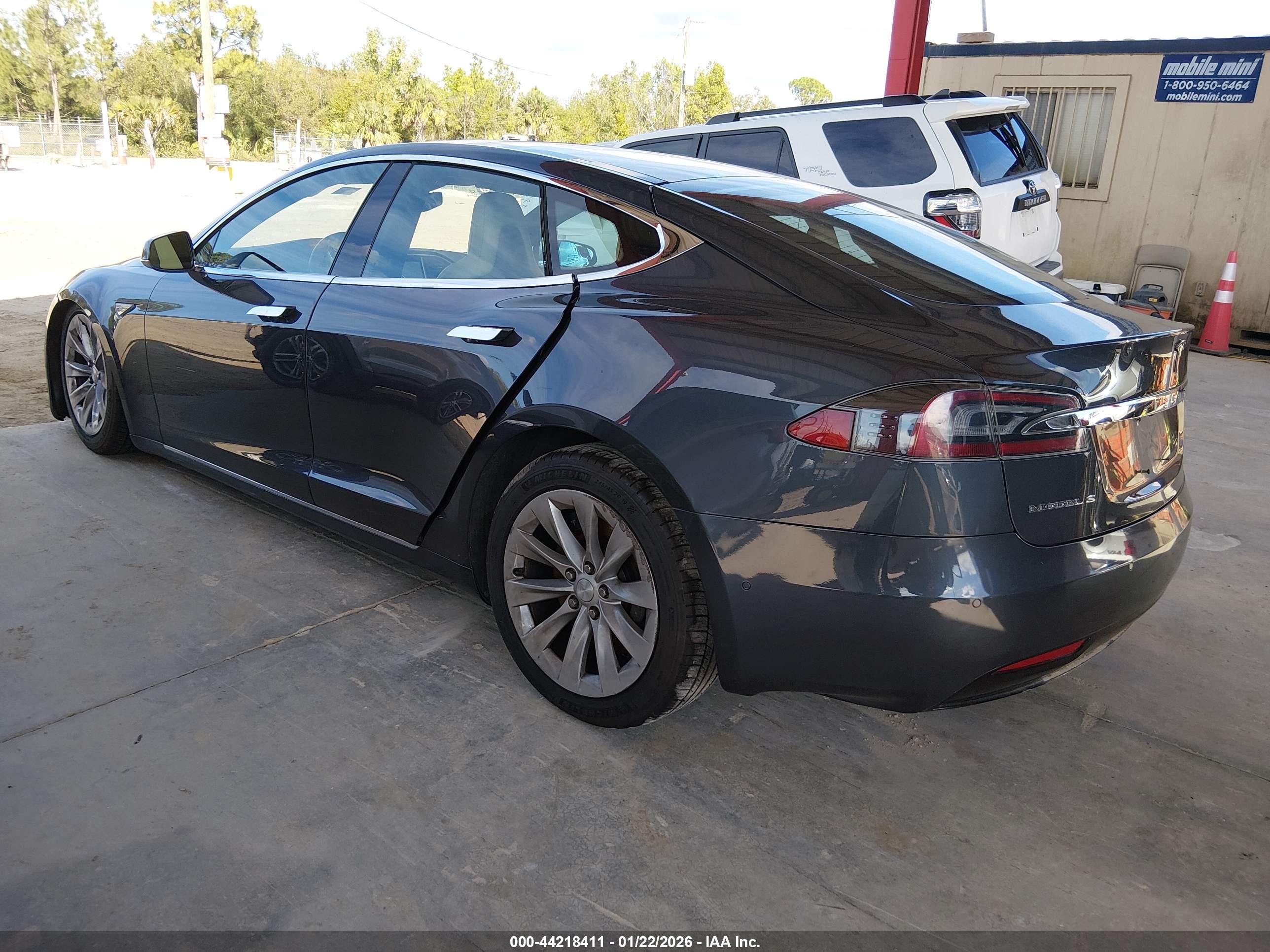 TESLA MODEL image 3