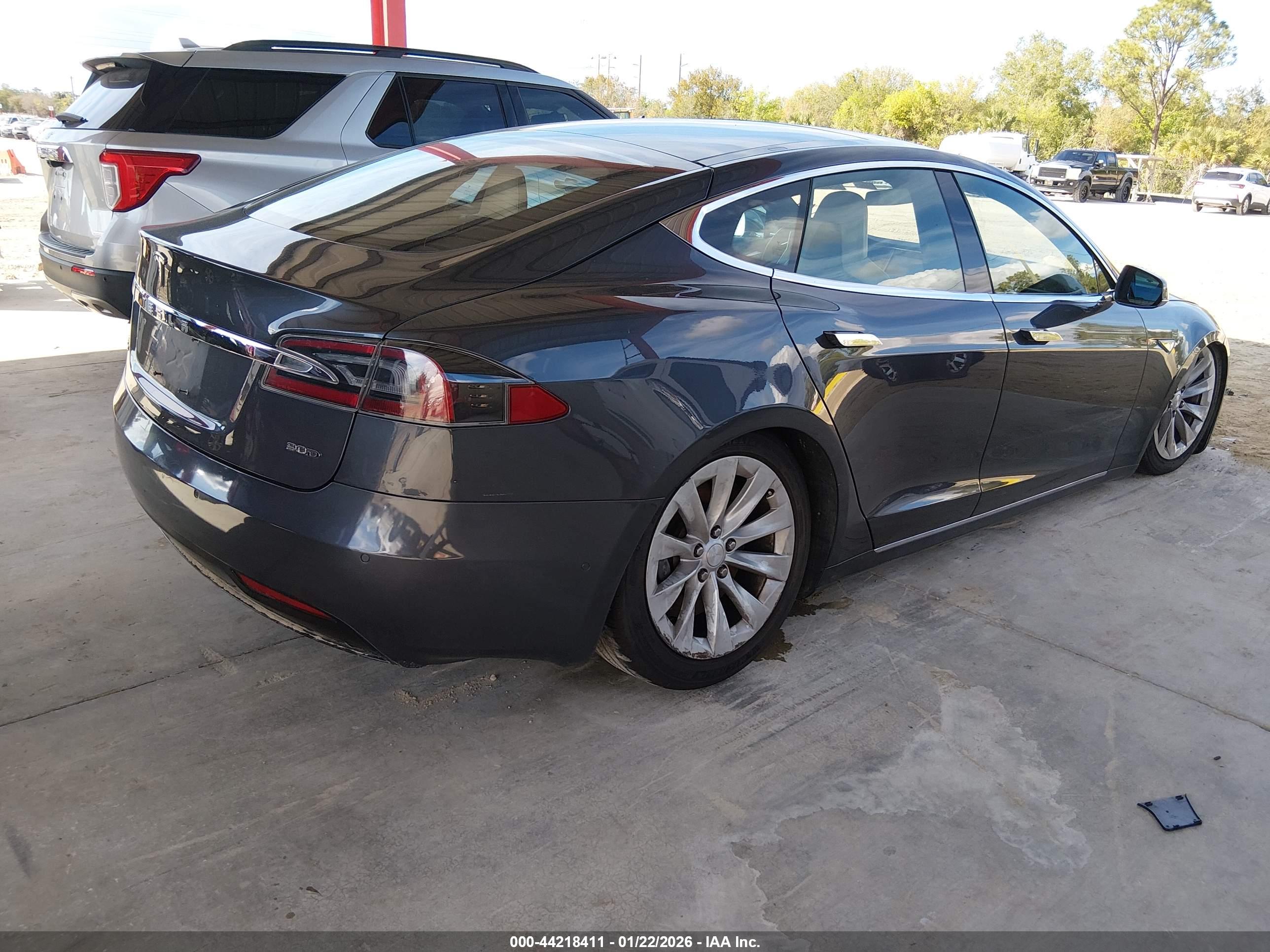 TESLA MODEL image 4