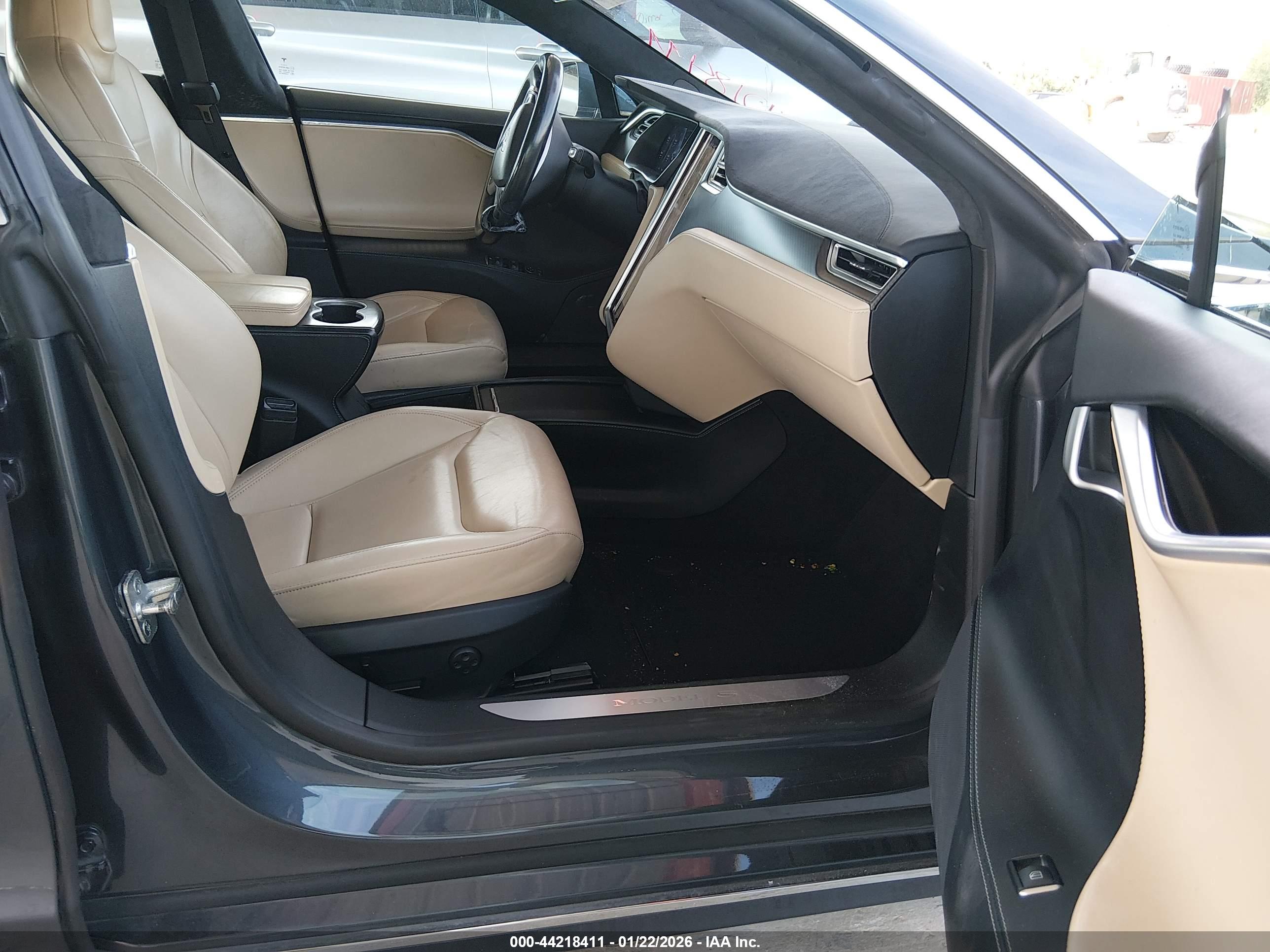 TESLA MODEL image 5