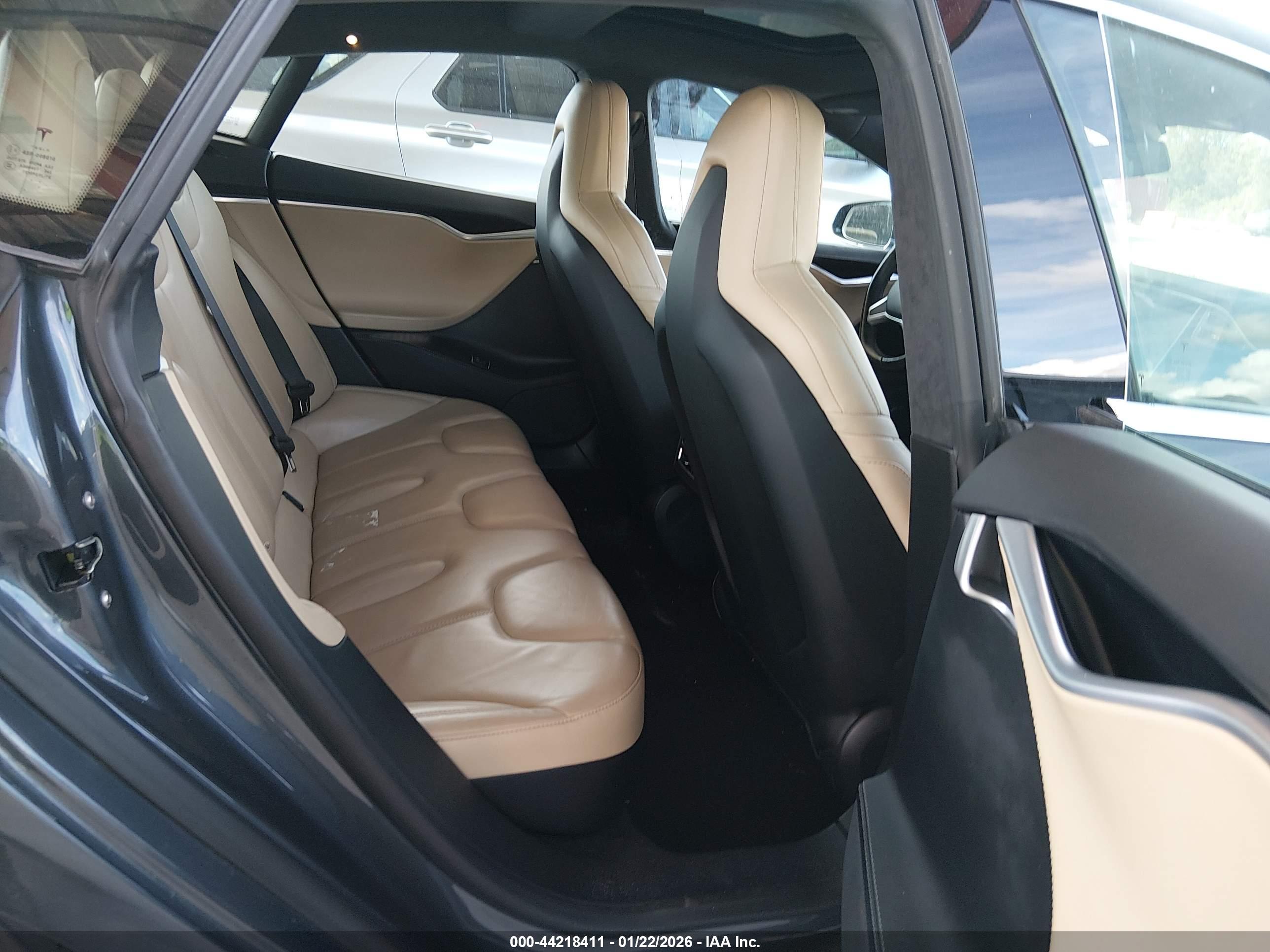 TESLA MODEL image 8