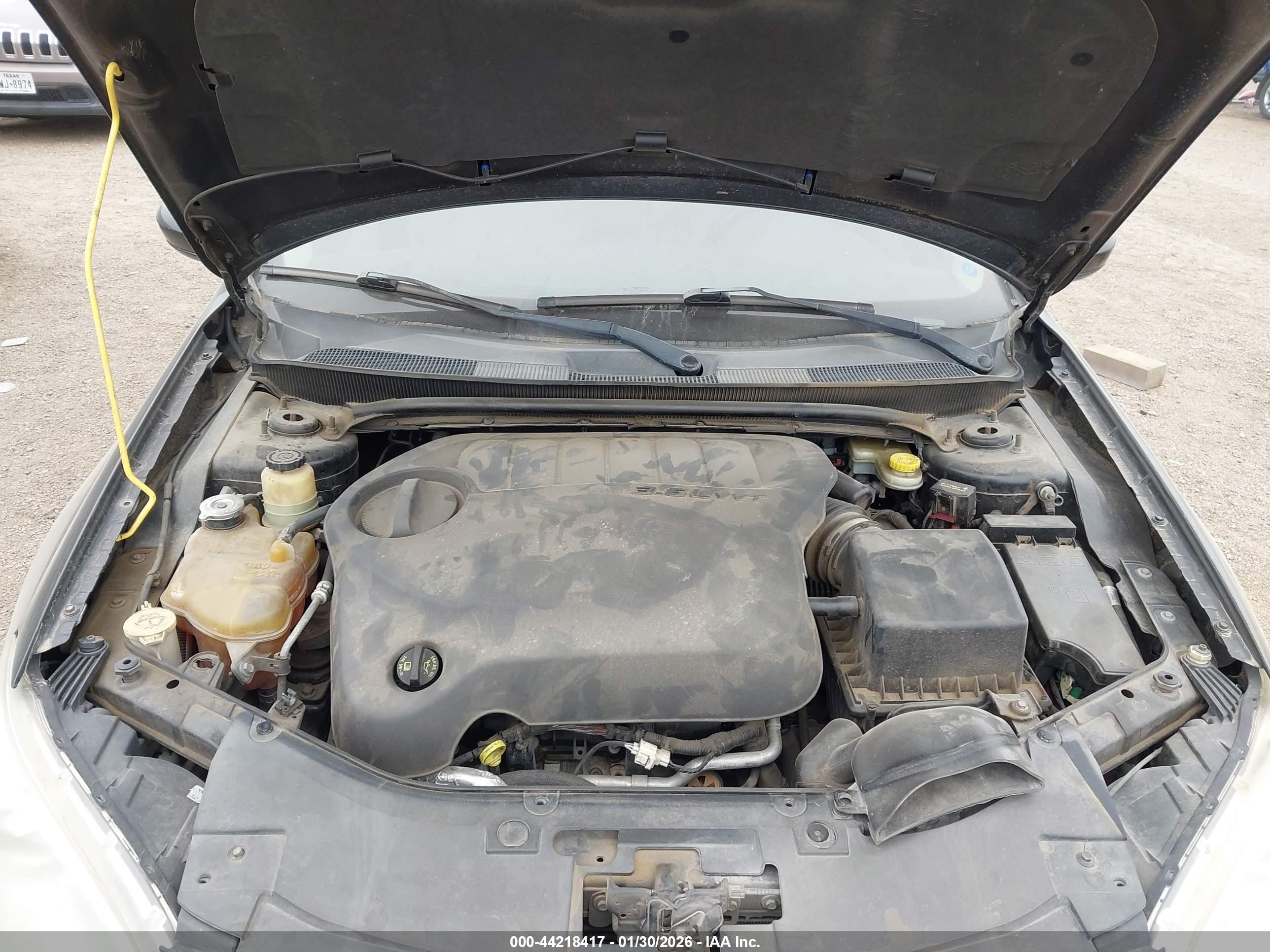 CHRYSLER 200 image 10