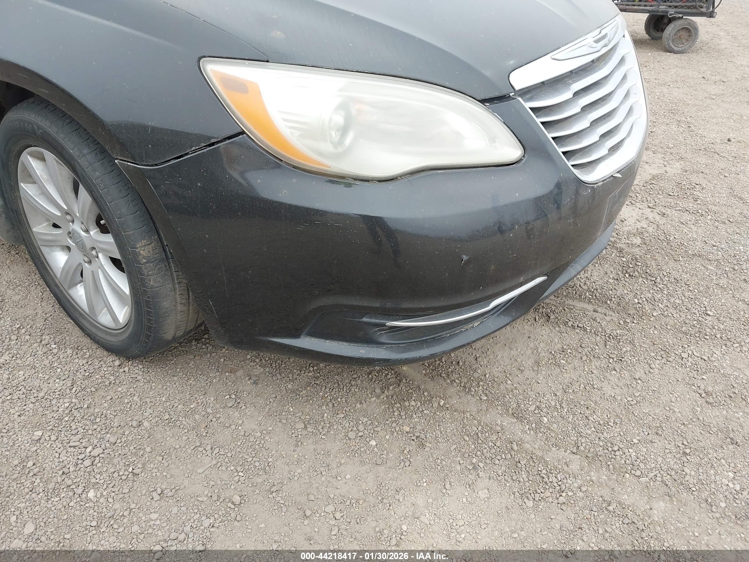 CHRYSLER 200 image 6