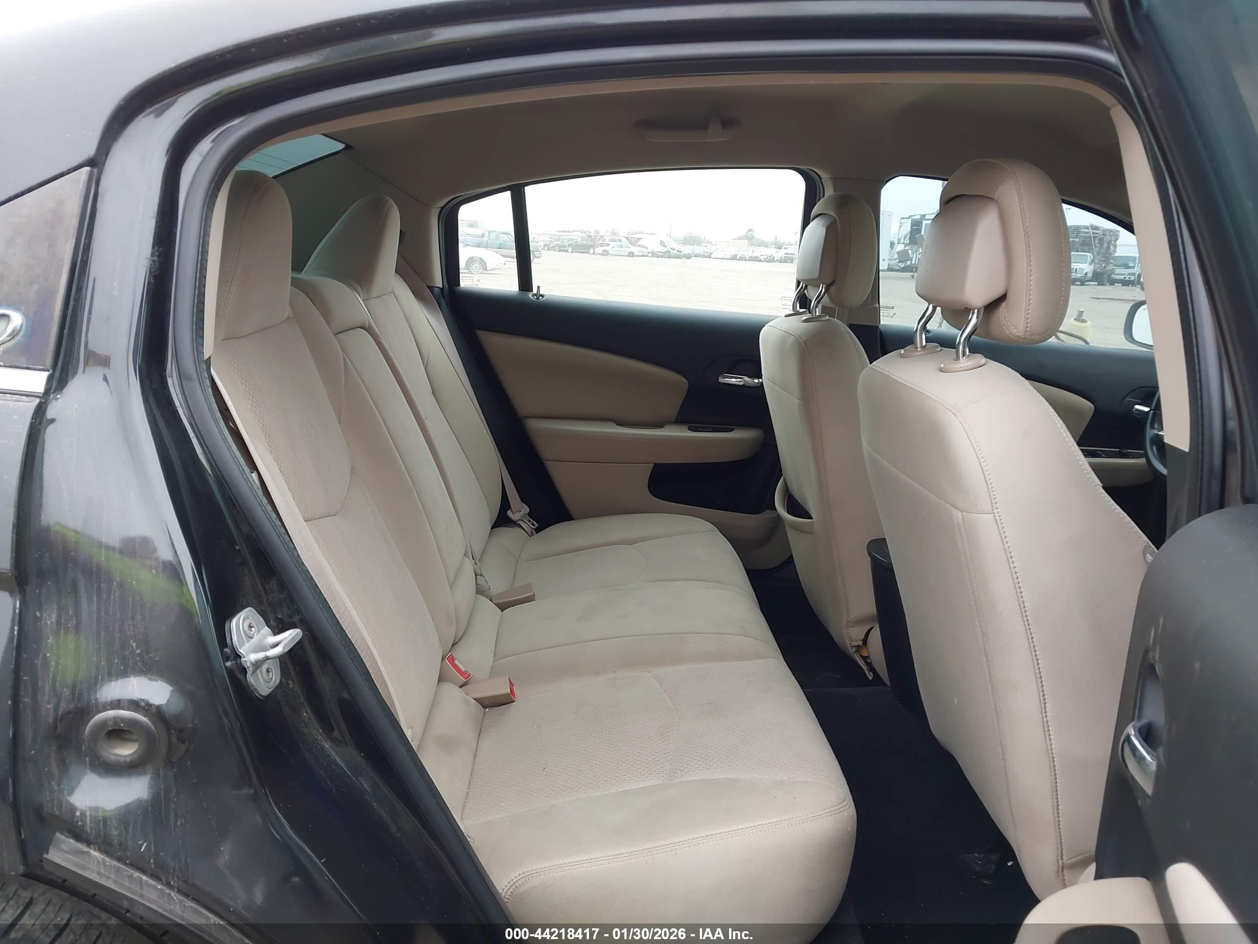 CHRYSLER 200 image 8