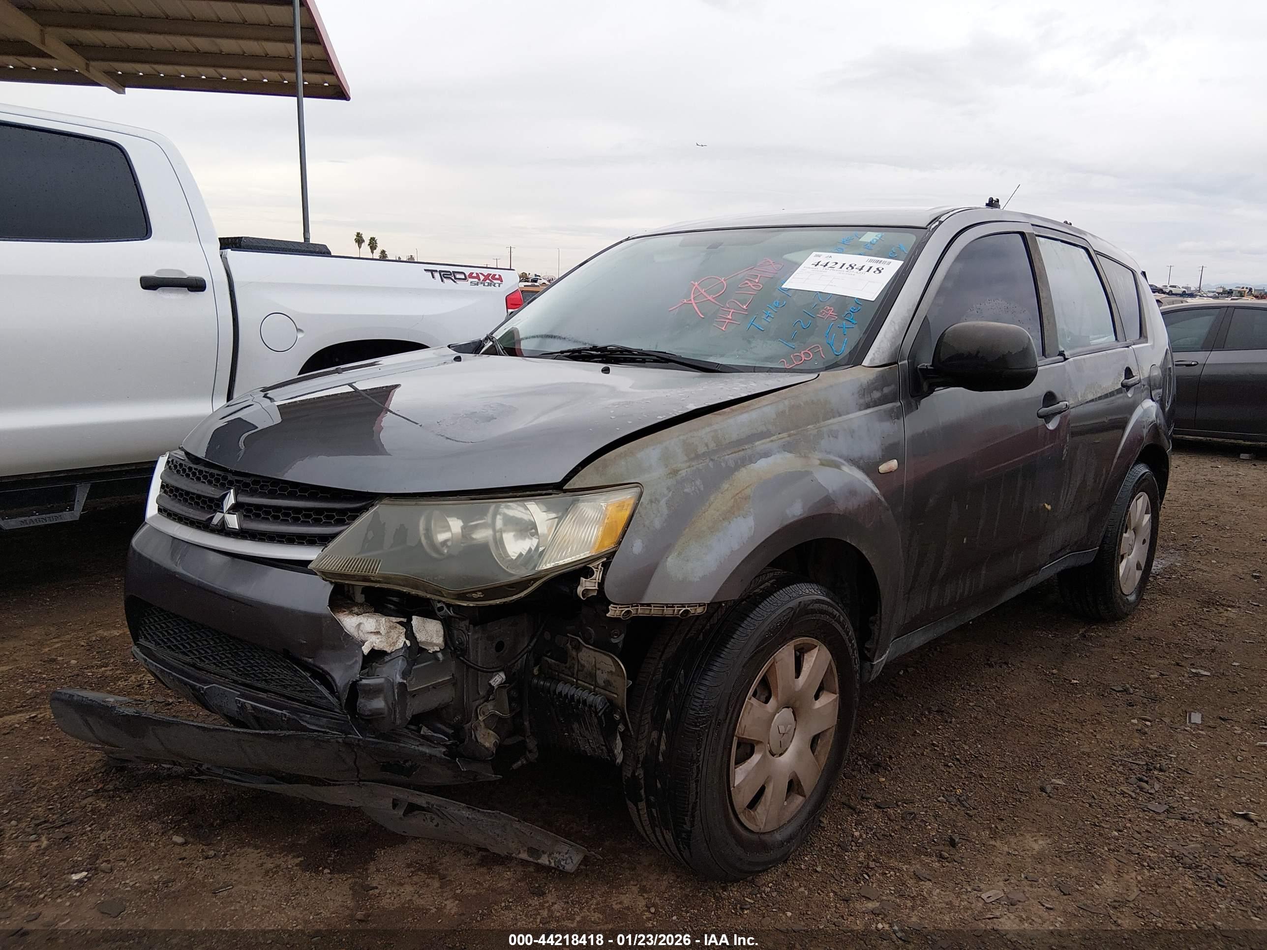 MITSUBISHI OUTLANDER image 2