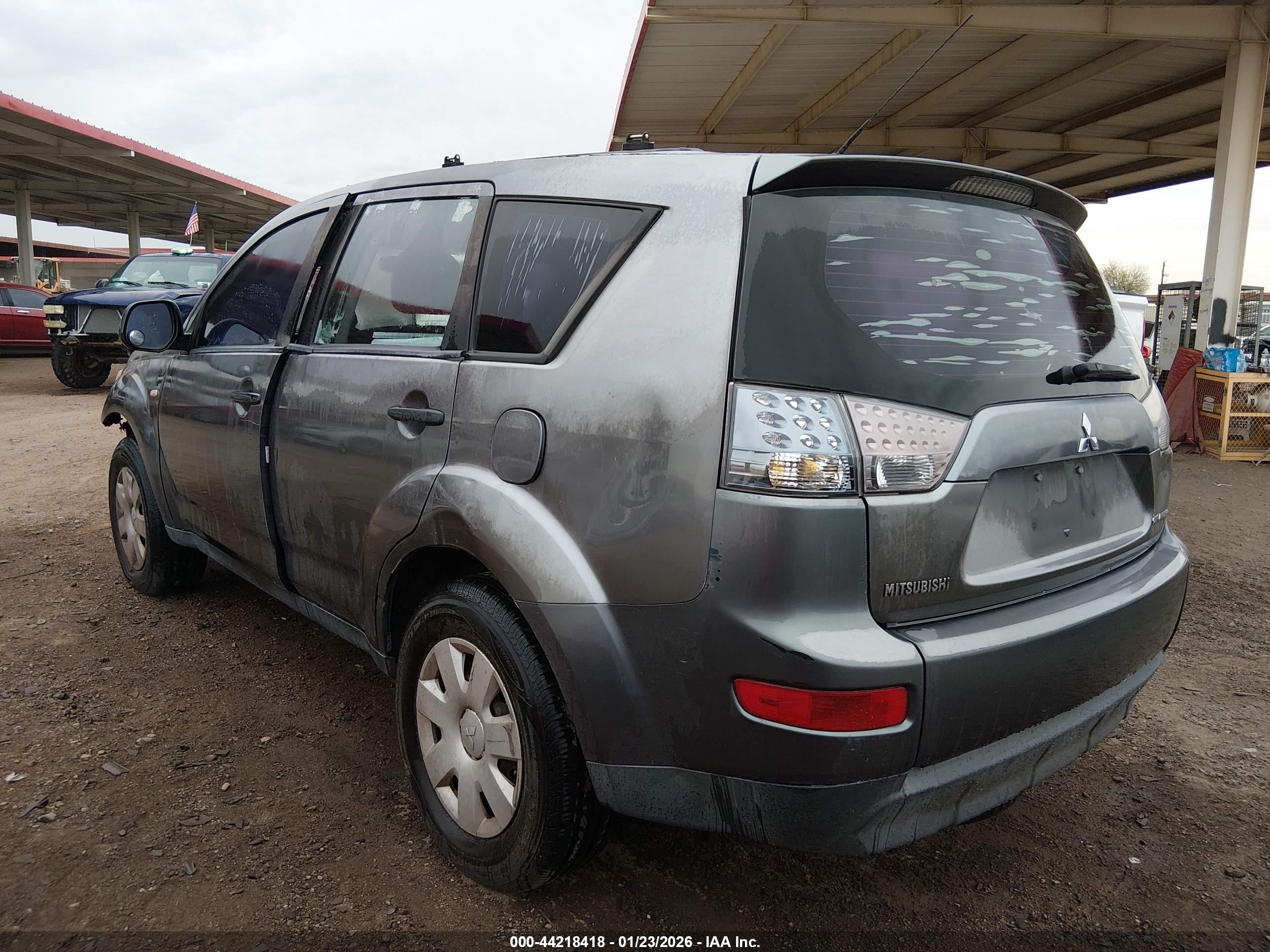 MITSUBISHI OUTLANDER image 3