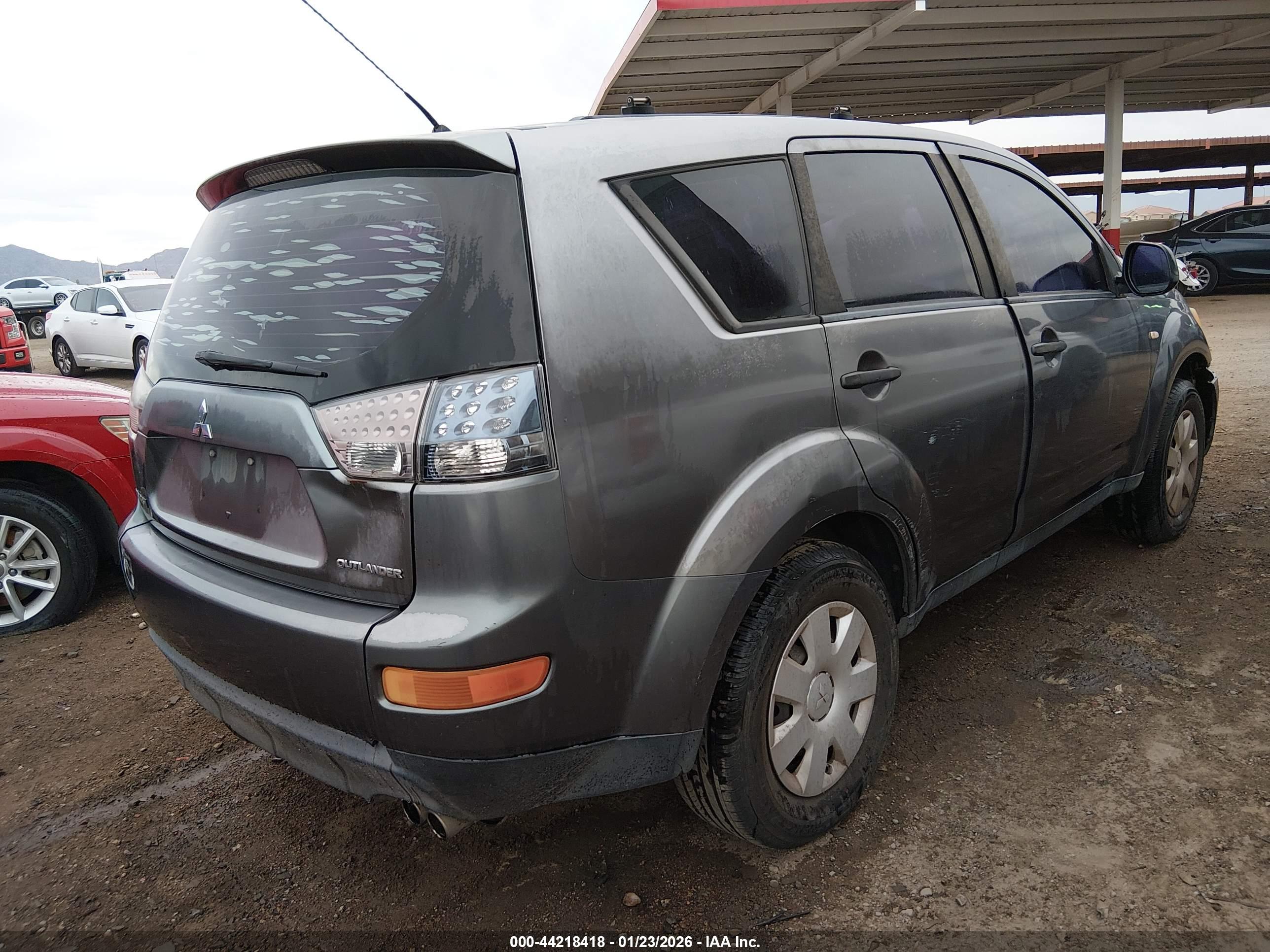 MITSUBISHI OUTLANDER image 4