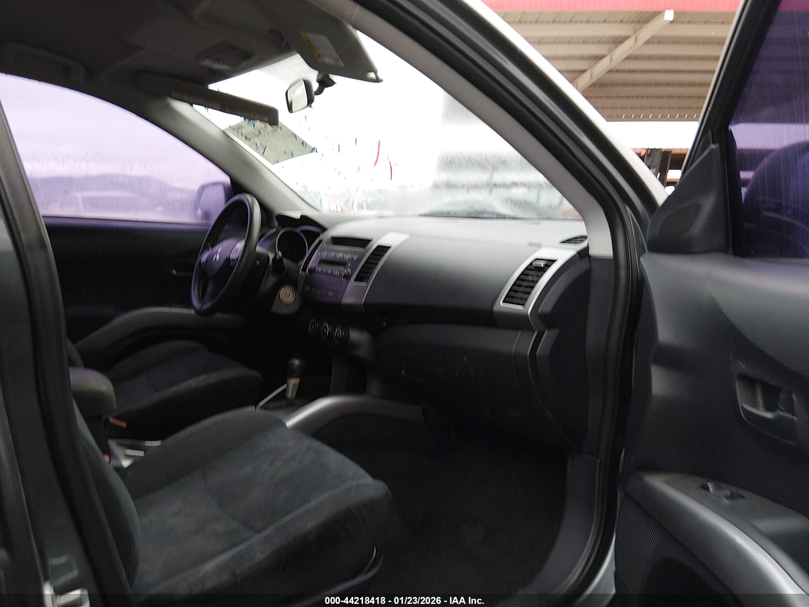 MITSUBISHI OUTLANDER image 5