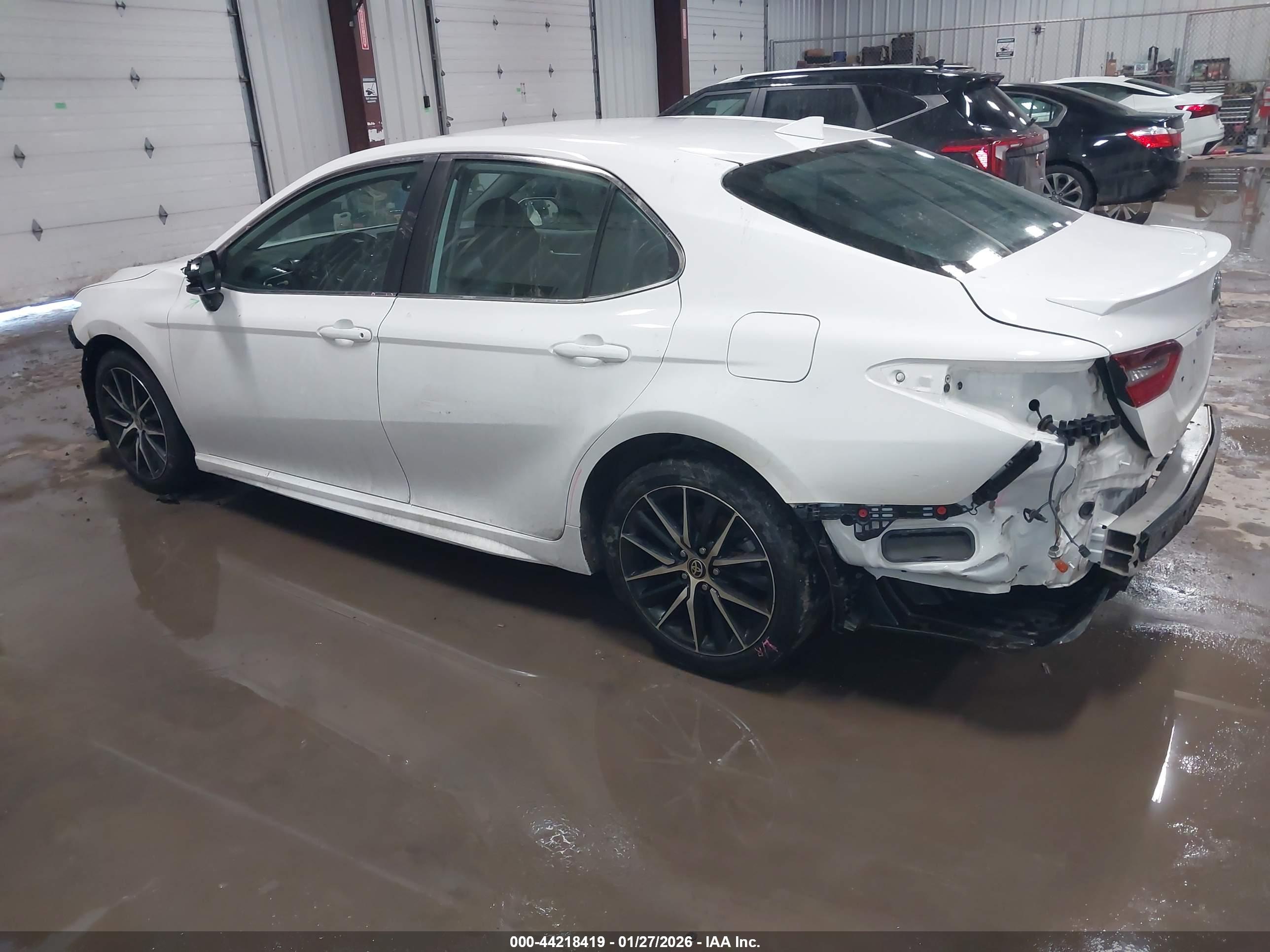 TOYOTA CAMRY image 3