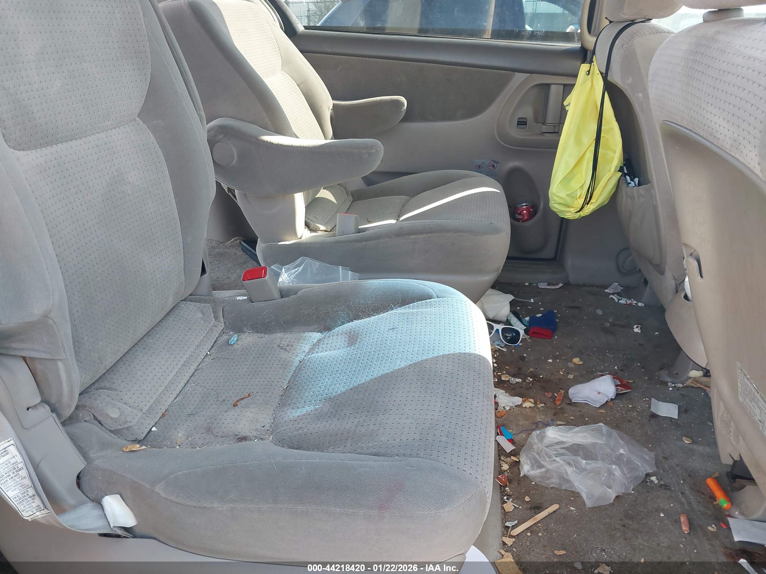 TOYOTA SIENNA image 8