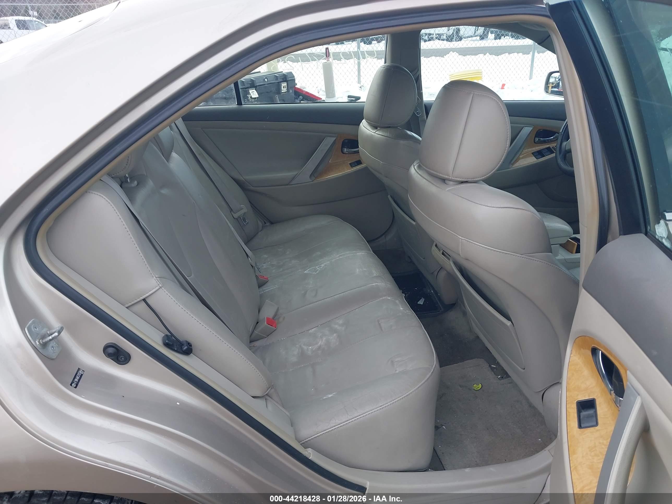TOYOTA CAMRY image 8