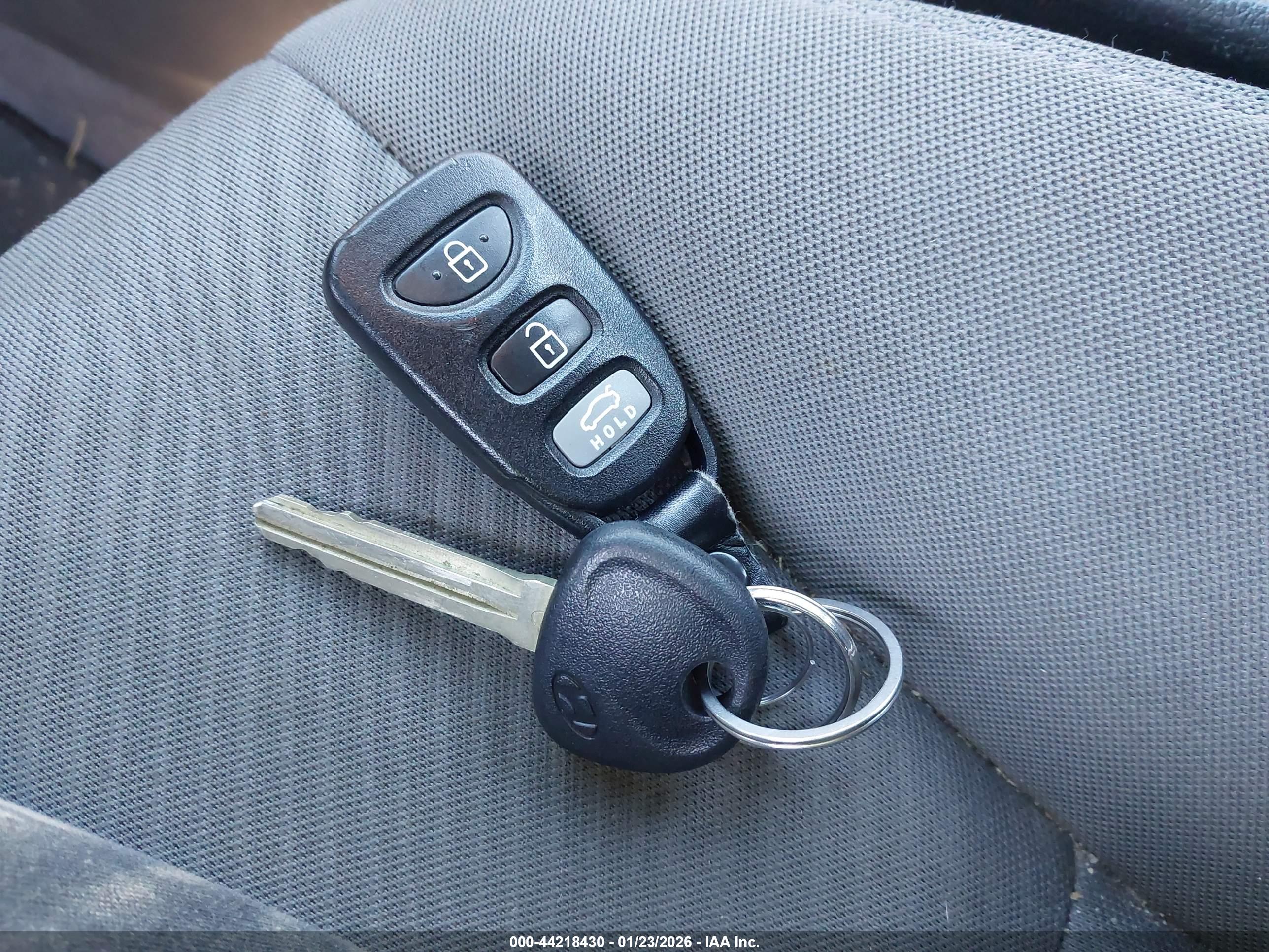 HYUNDAI ELANTRA image 11