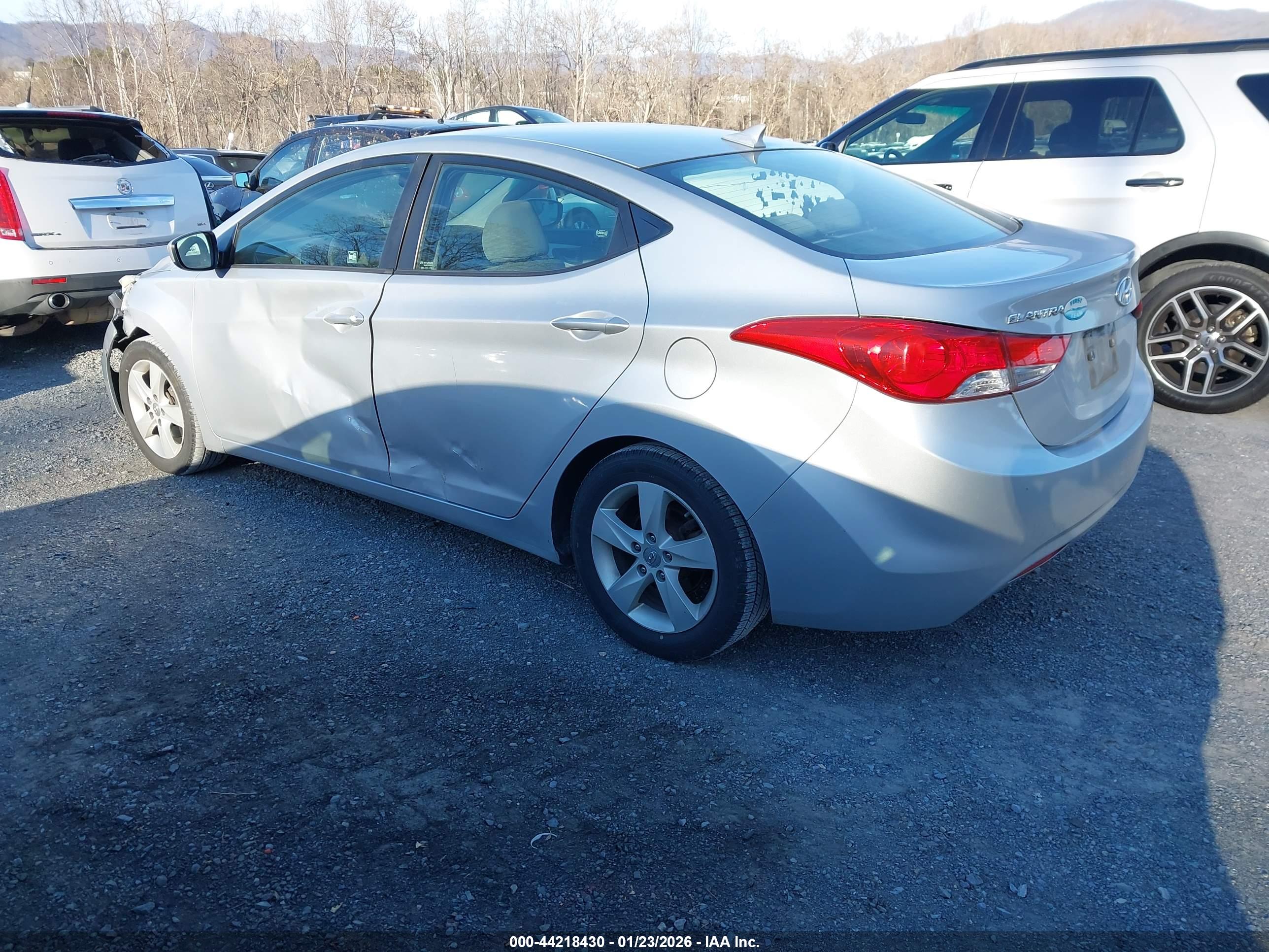 HYUNDAI ELANTRA image 3