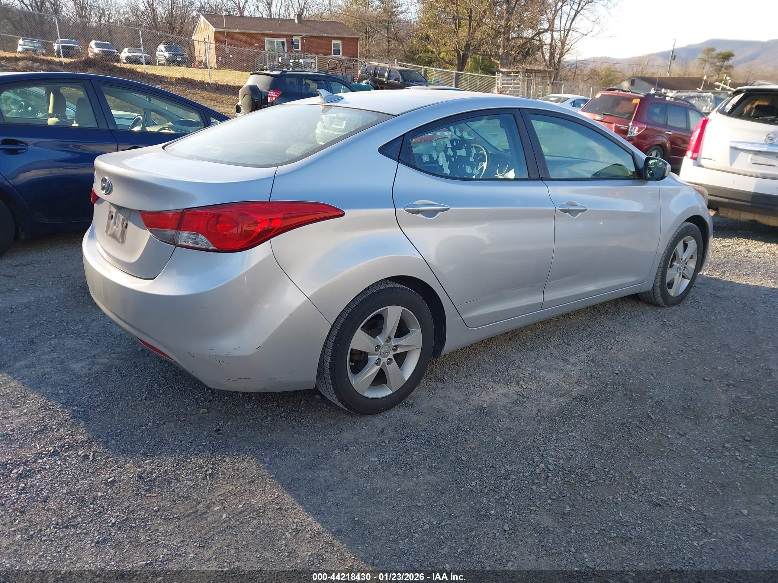 HYUNDAI ELANTRA image 4
