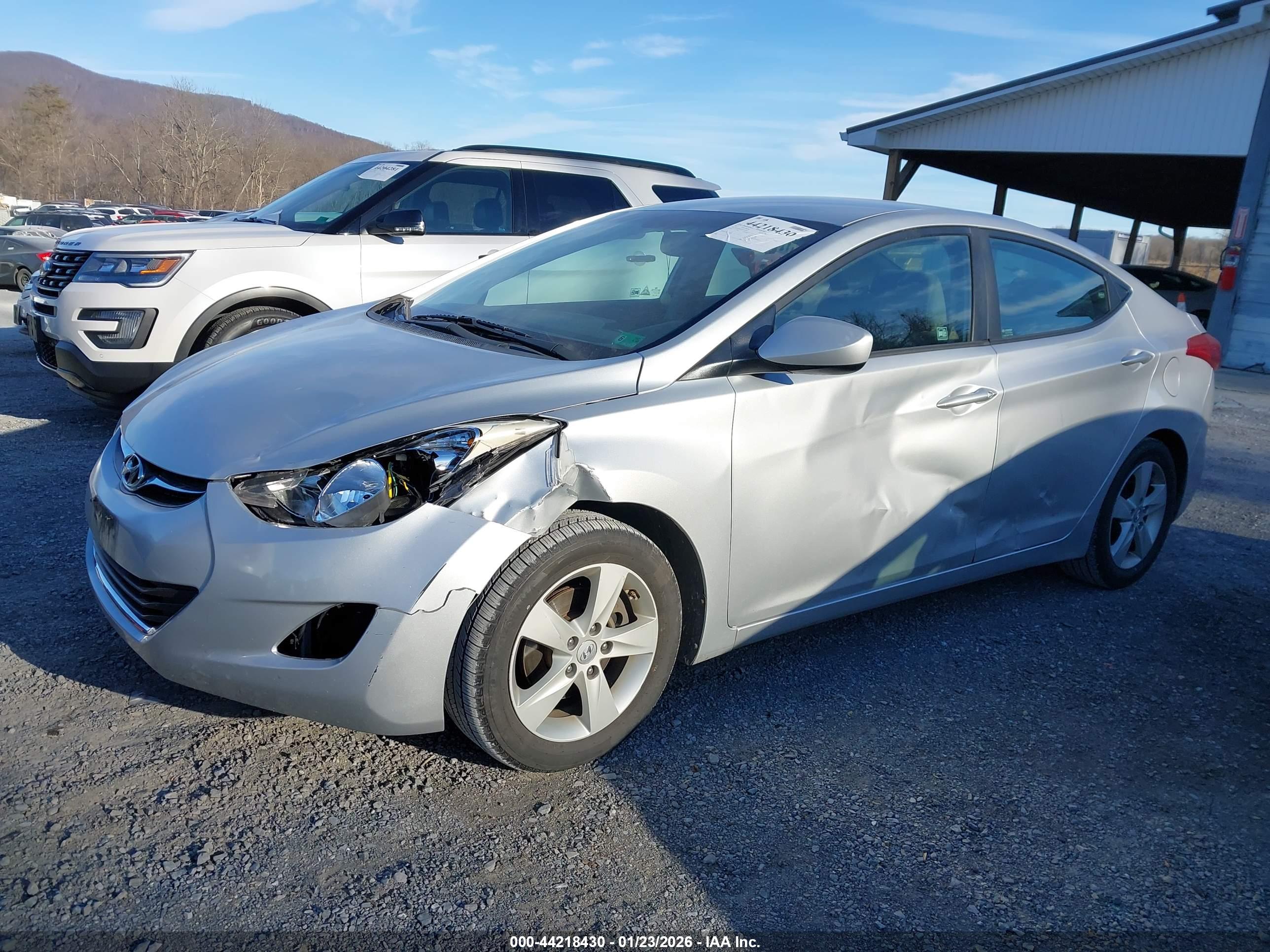 HYUNDAI ELANTRA image 6