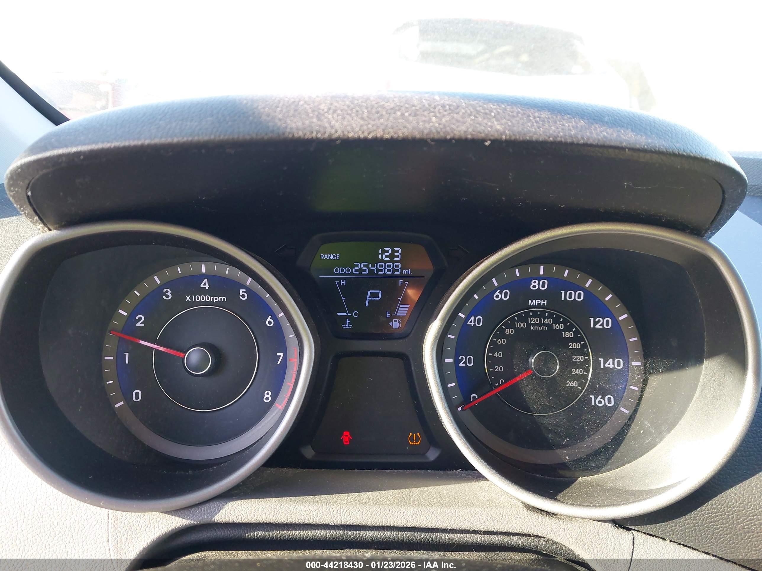 HYUNDAI ELANTRA image 7