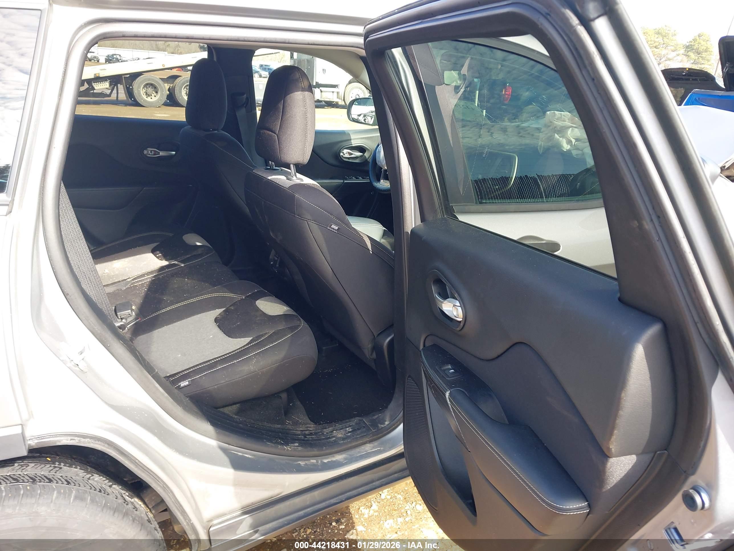 JEEP CHEROKEE image 8