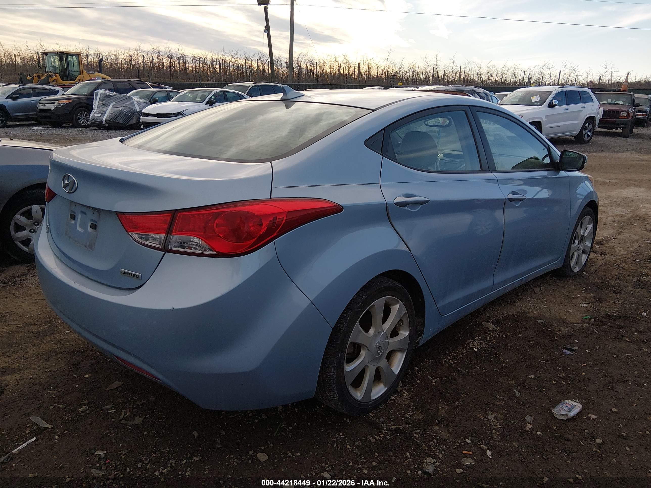 HYUNDAI ELANTRA image 4