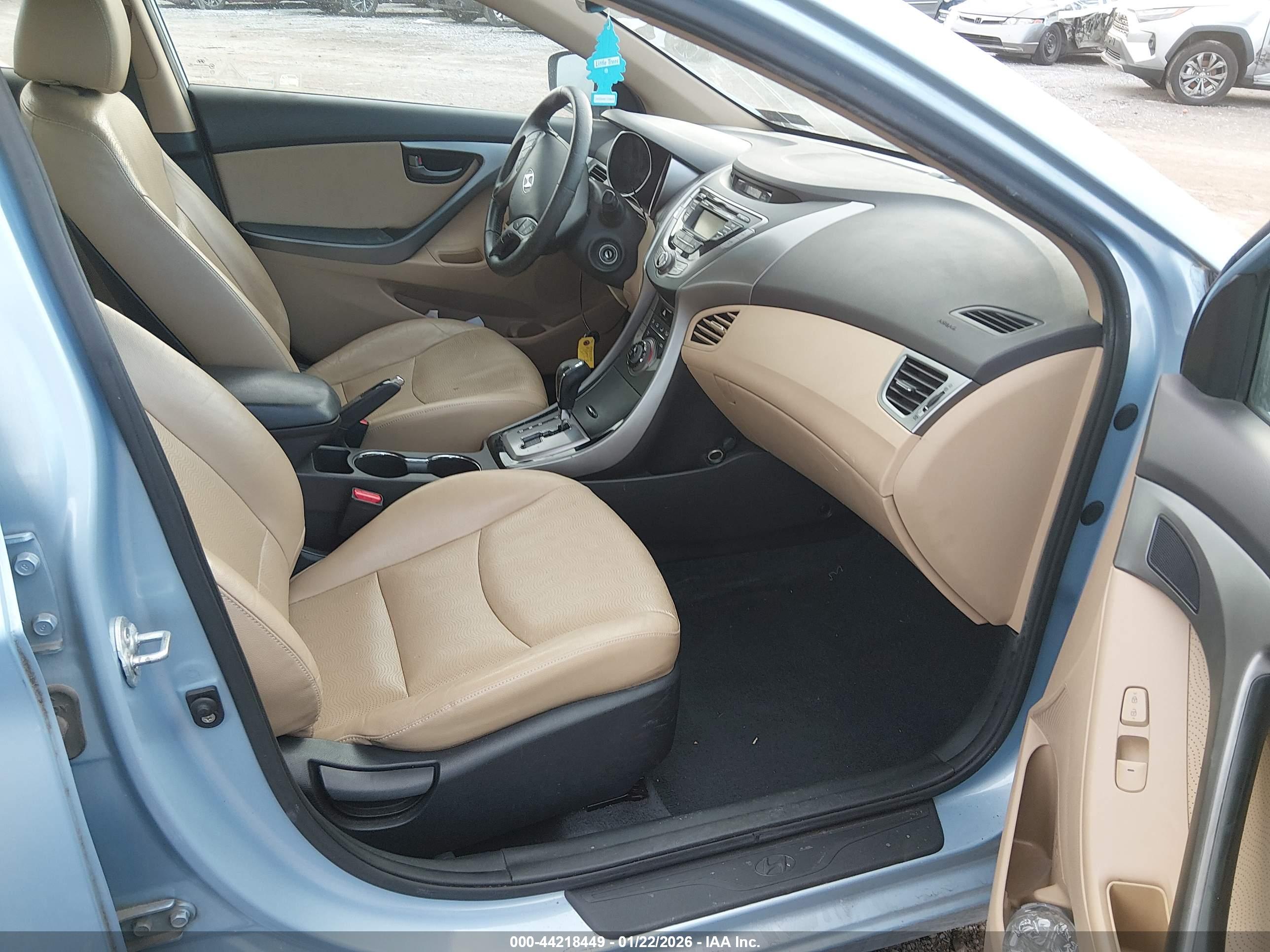 HYUNDAI ELANTRA image 5