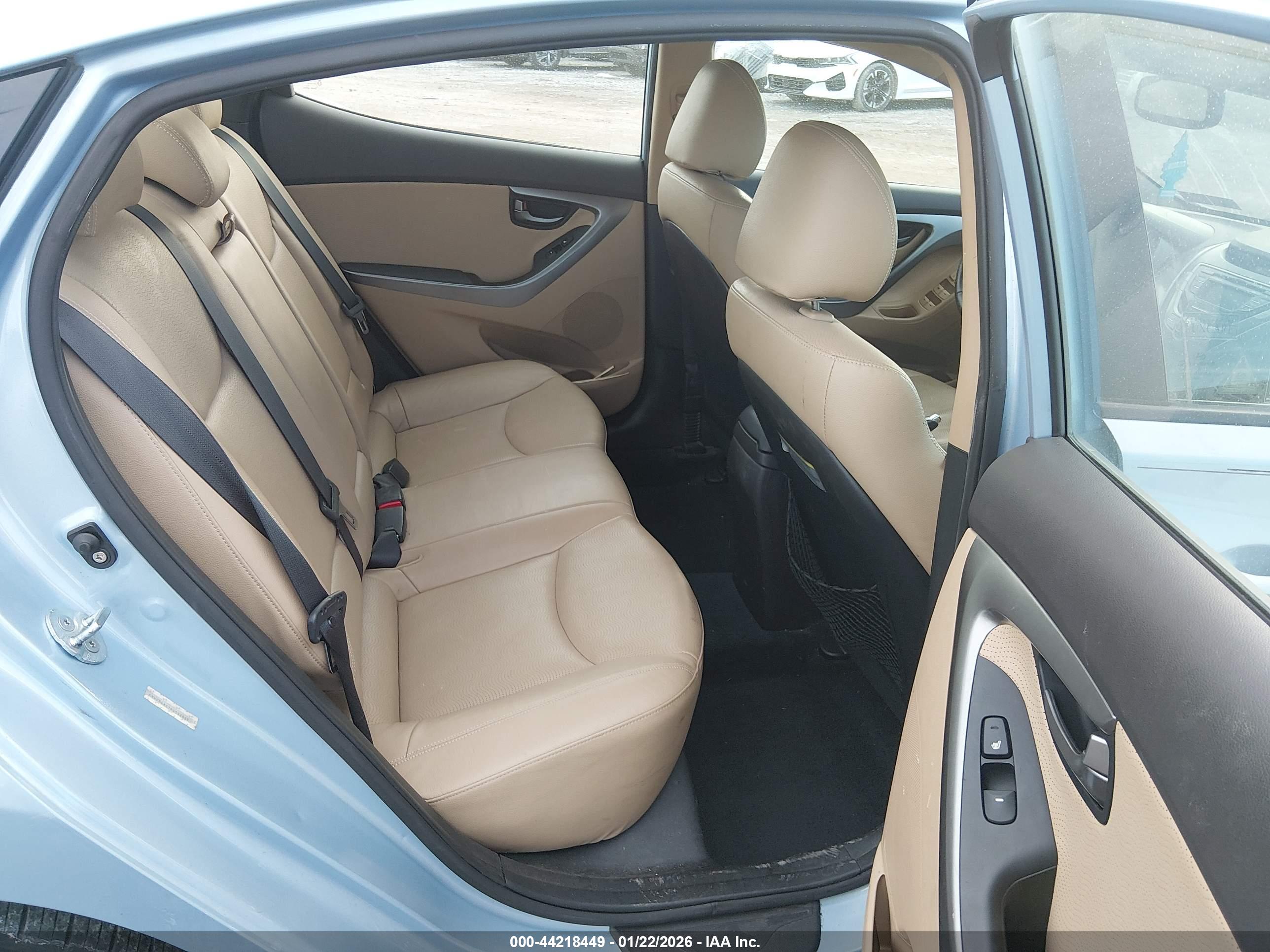 HYUNDAI ELANTRA image 8