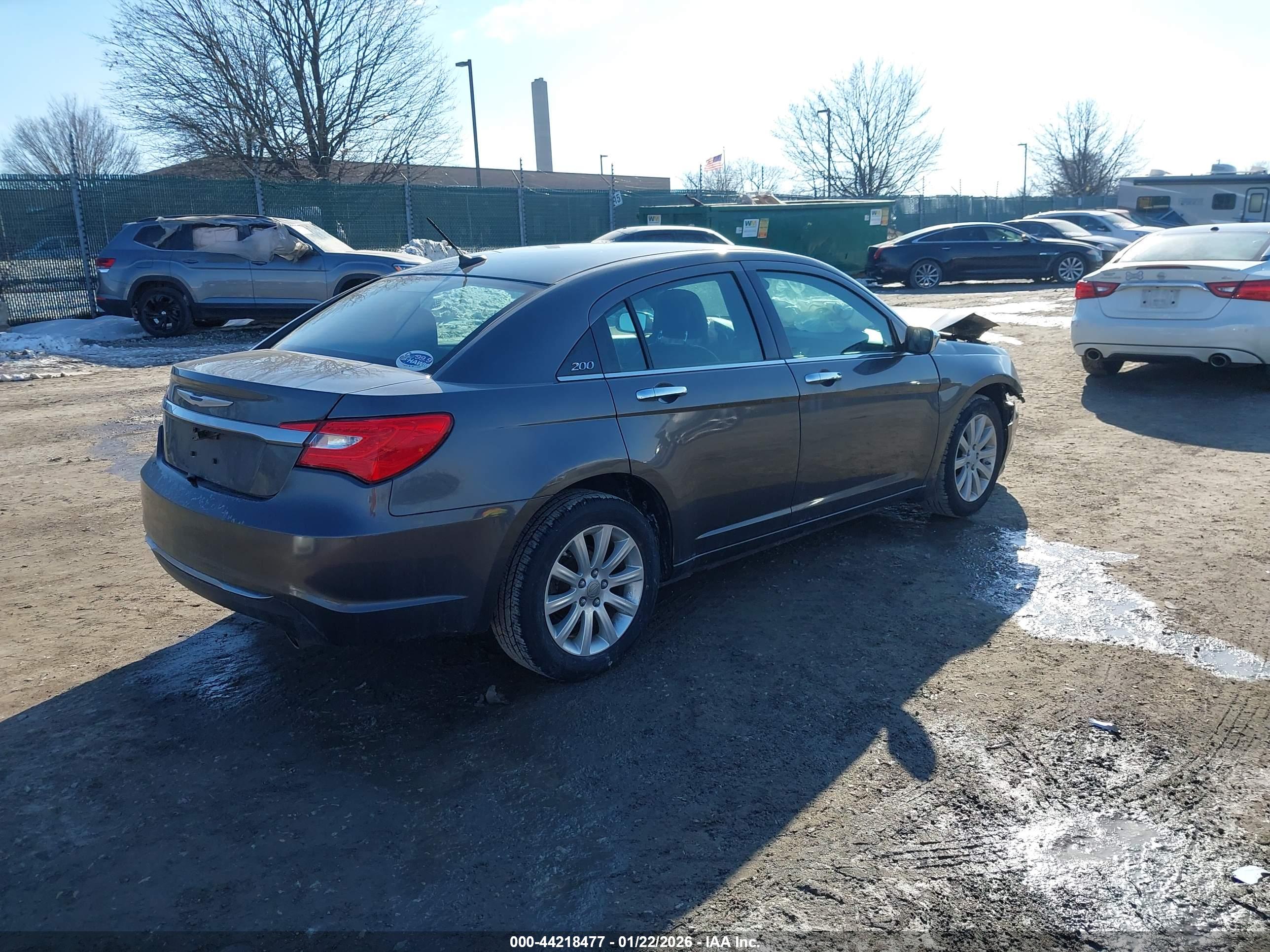 CHRYSLER 200 image 4