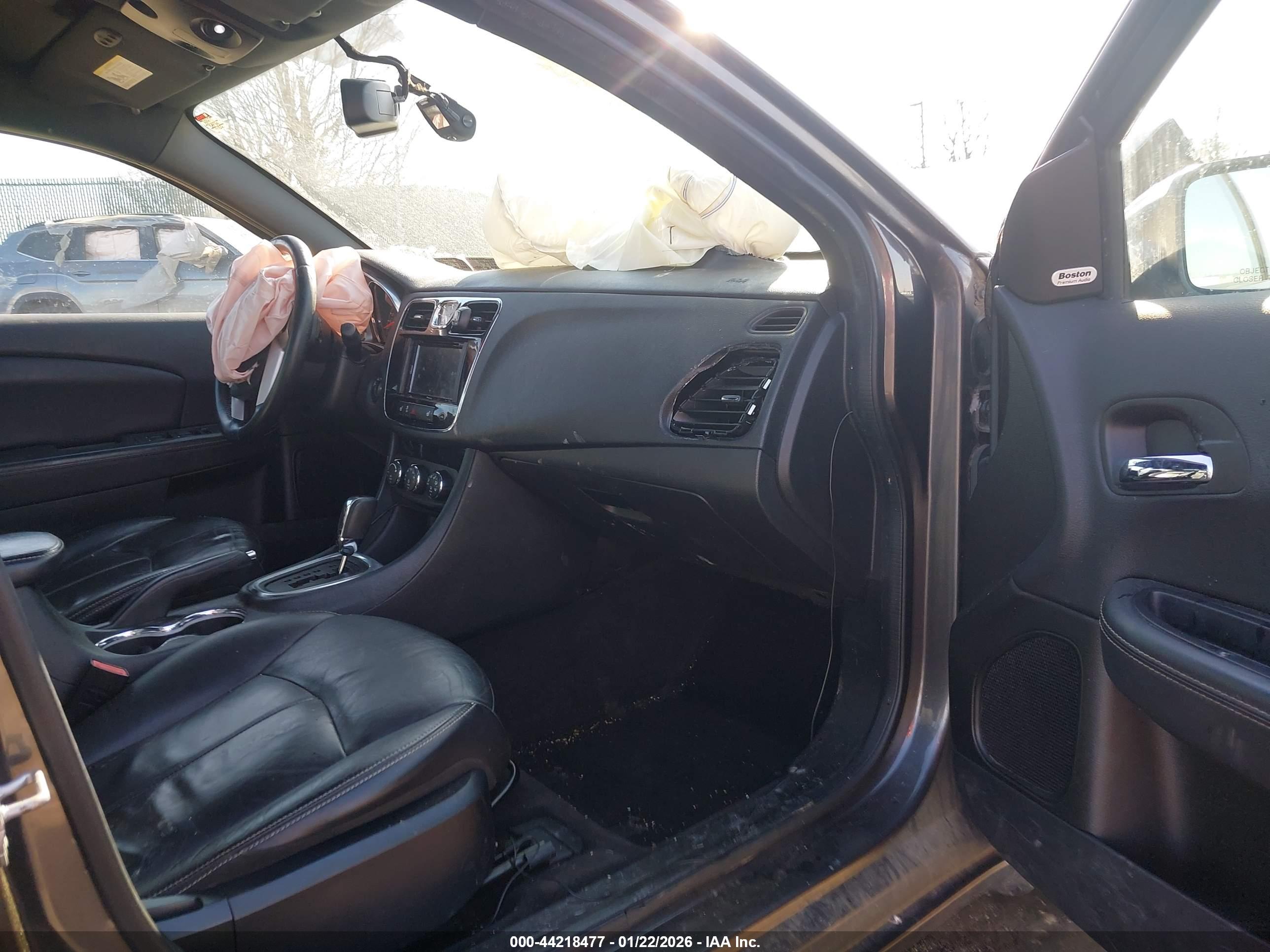 CHRYSLER 200 image 5