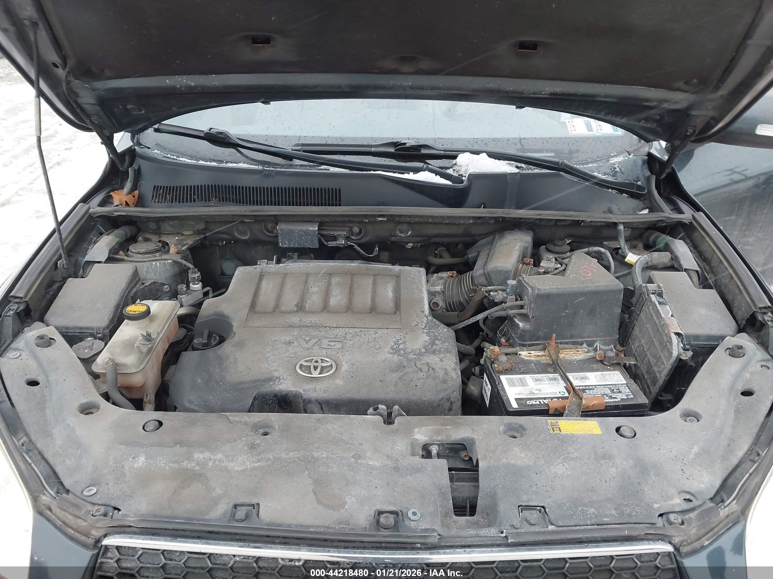 TOYOTA RAV4 image 10