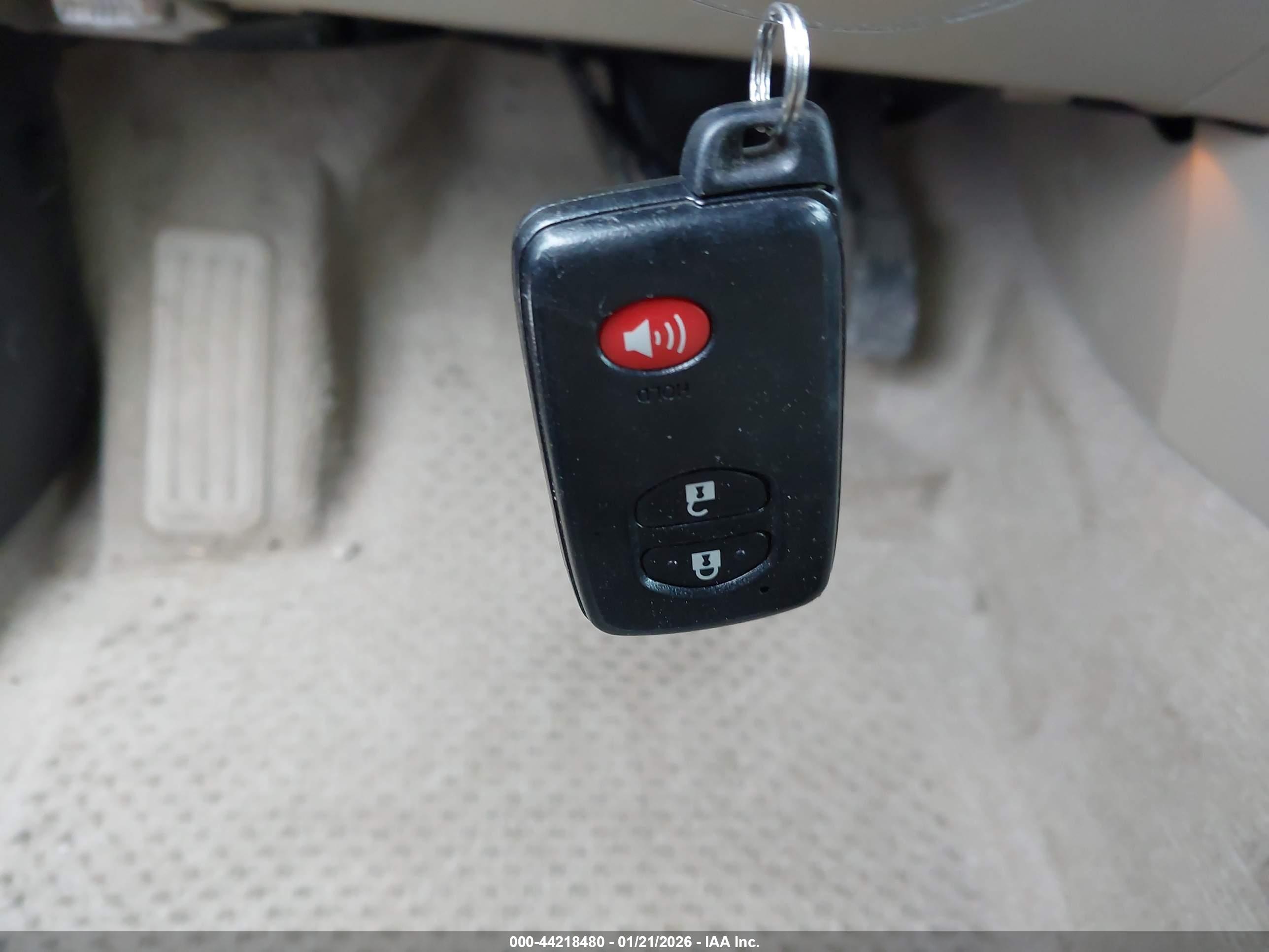 TOYOTA RAV4 image 11