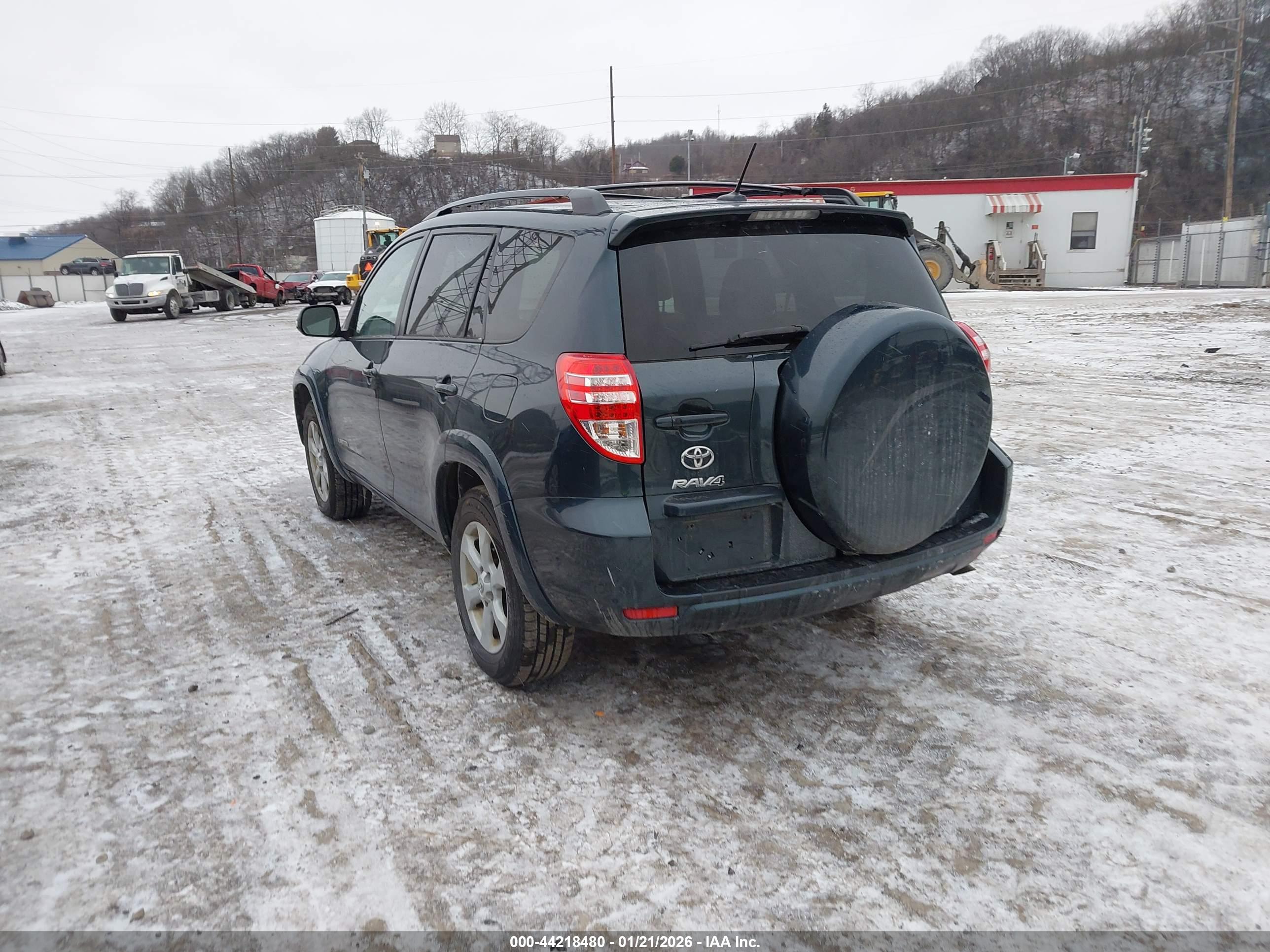 TOYOTA RAV4 image 3