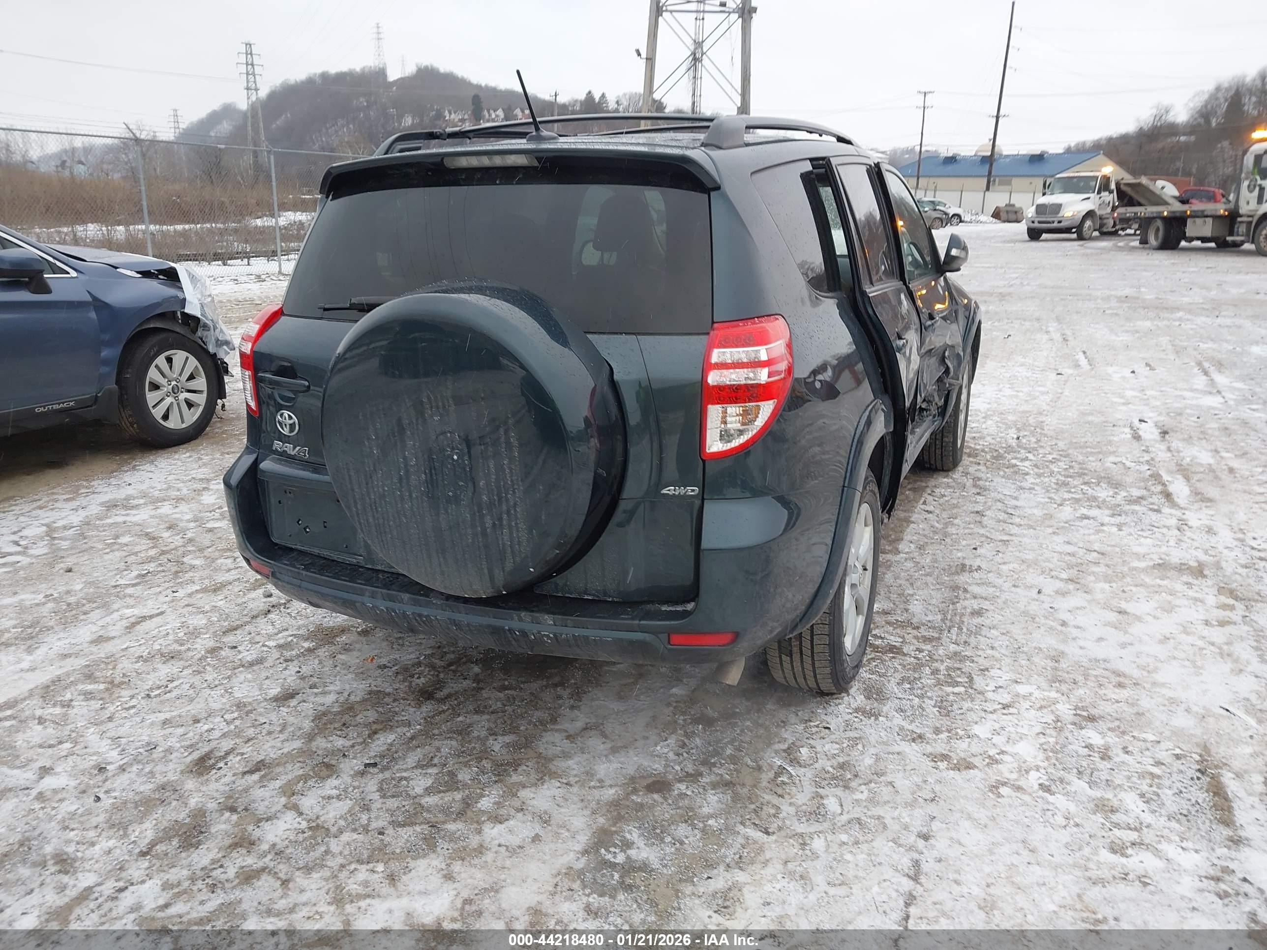 TOYOTA RAV4 image 4
