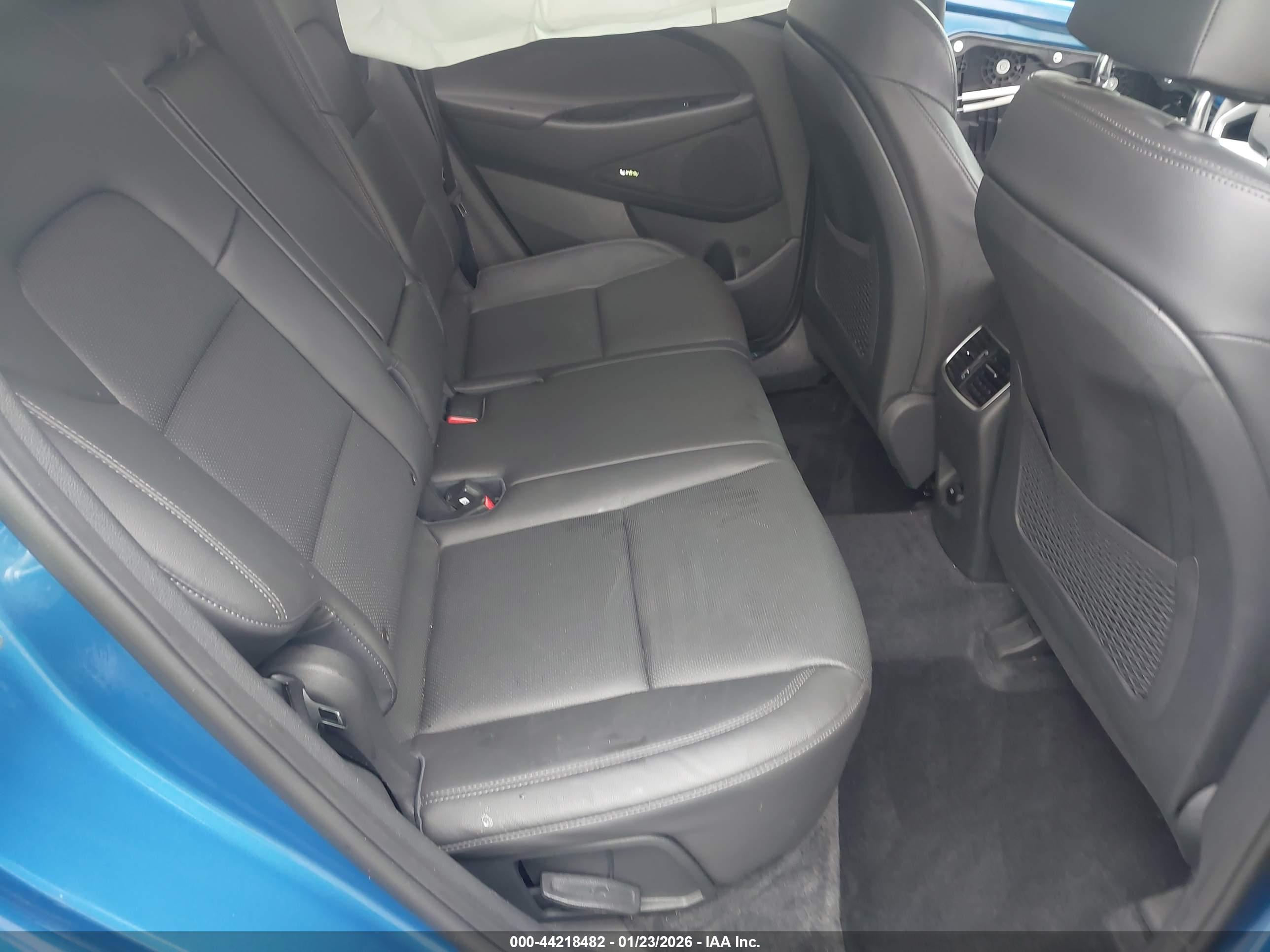 HYUNDAI TUCSON image 8