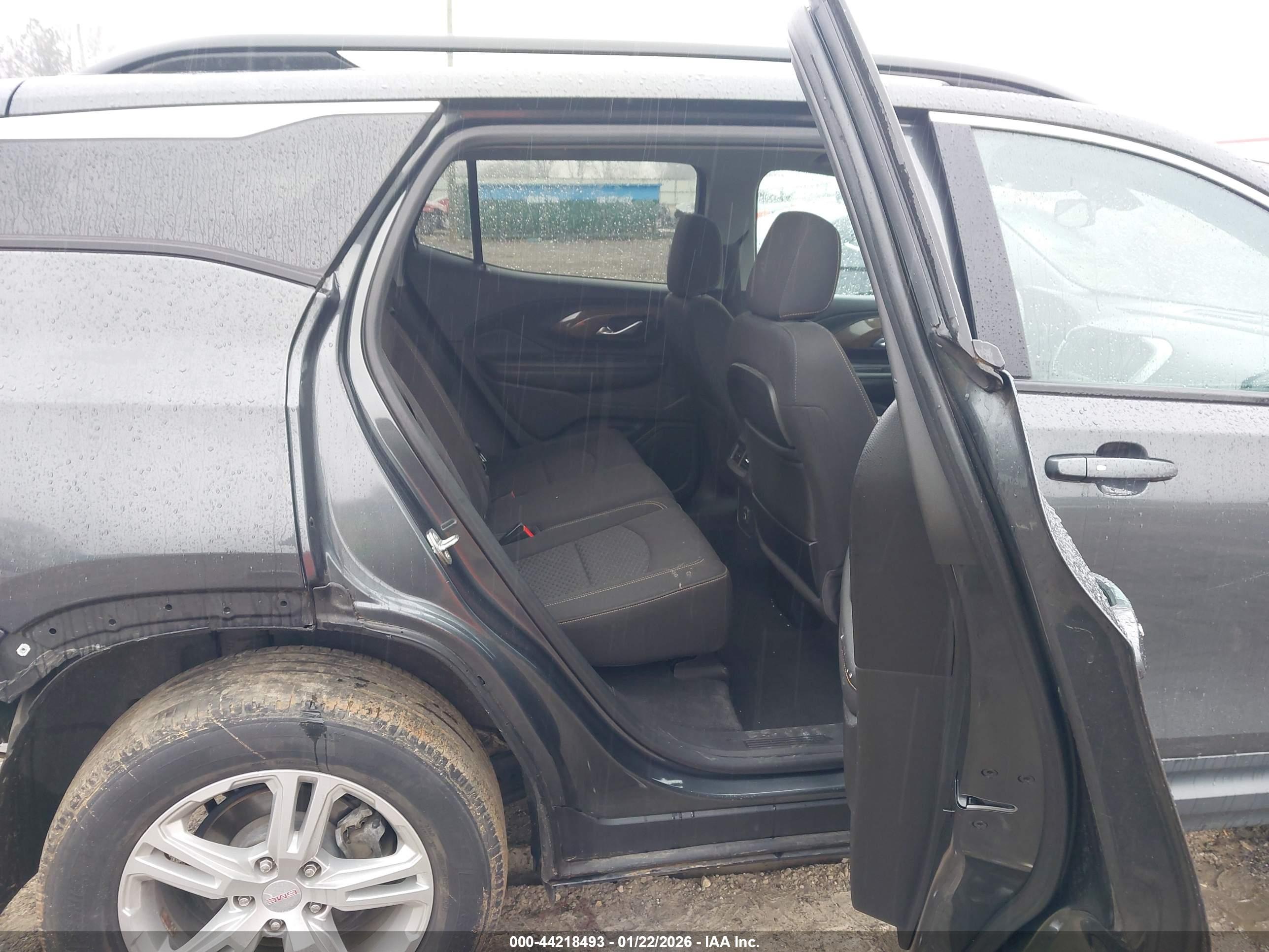 GMC TERRAIN image 8