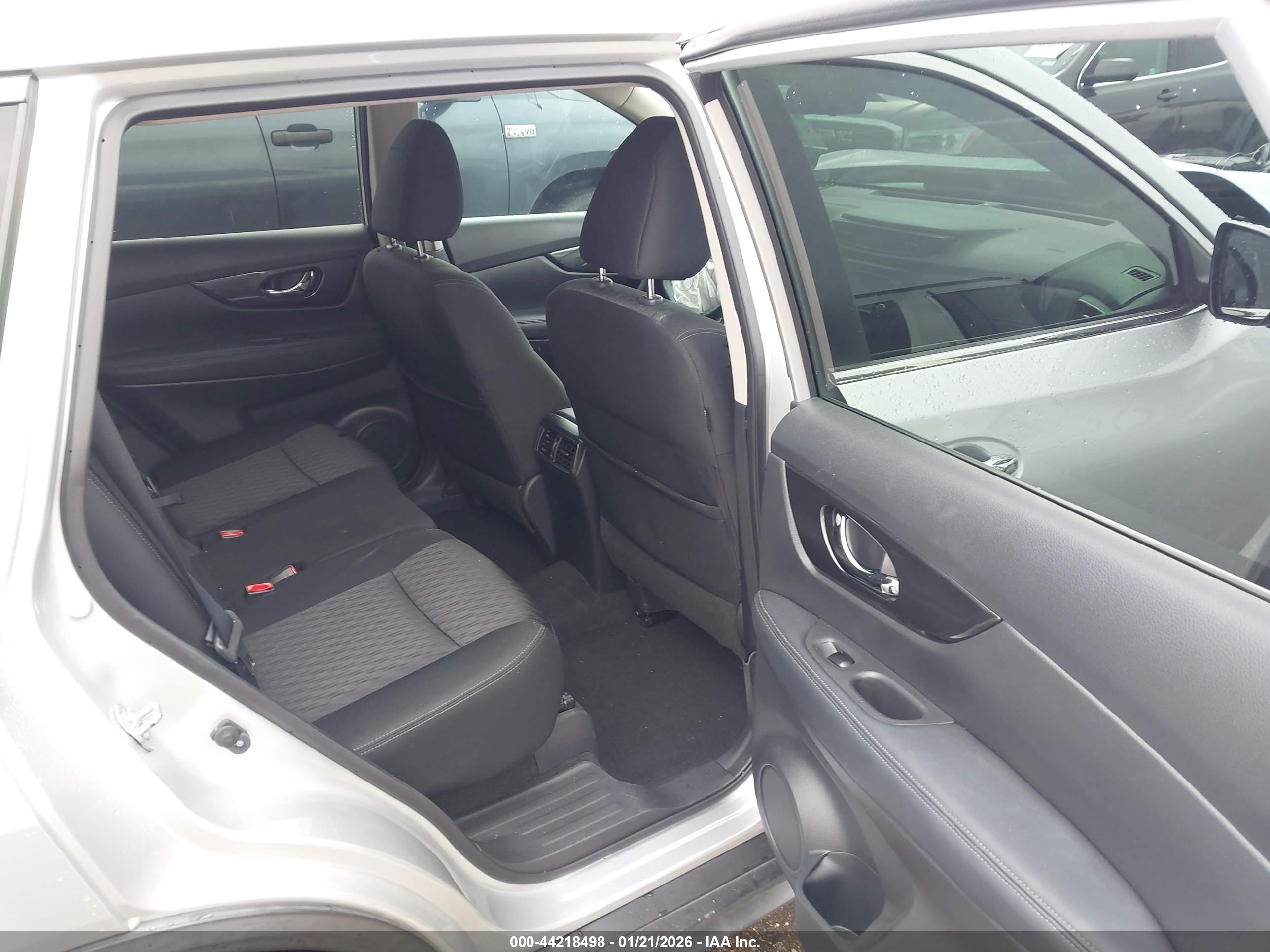 NISSAN ROGUE image 8