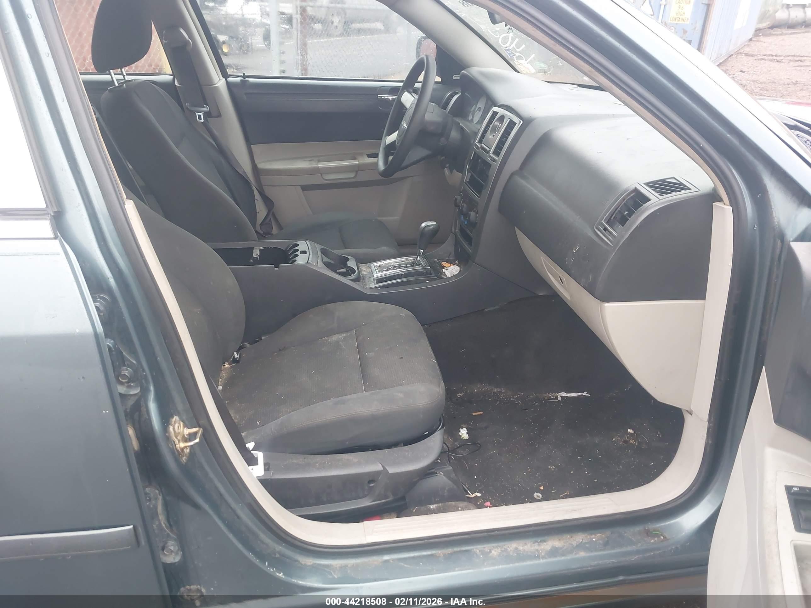 CHRYSLER 300 image 5