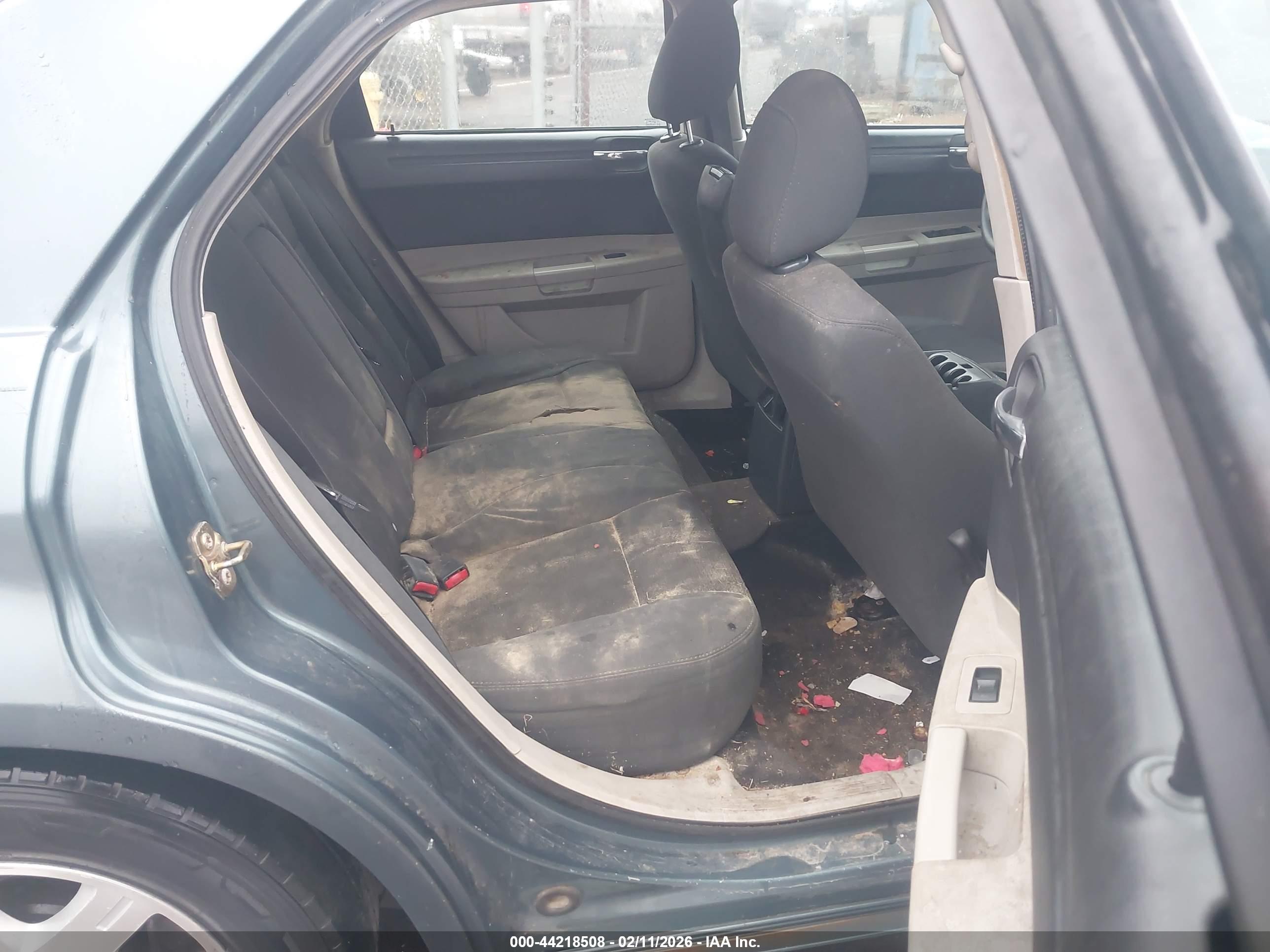 CHRYSLER 300 image 8