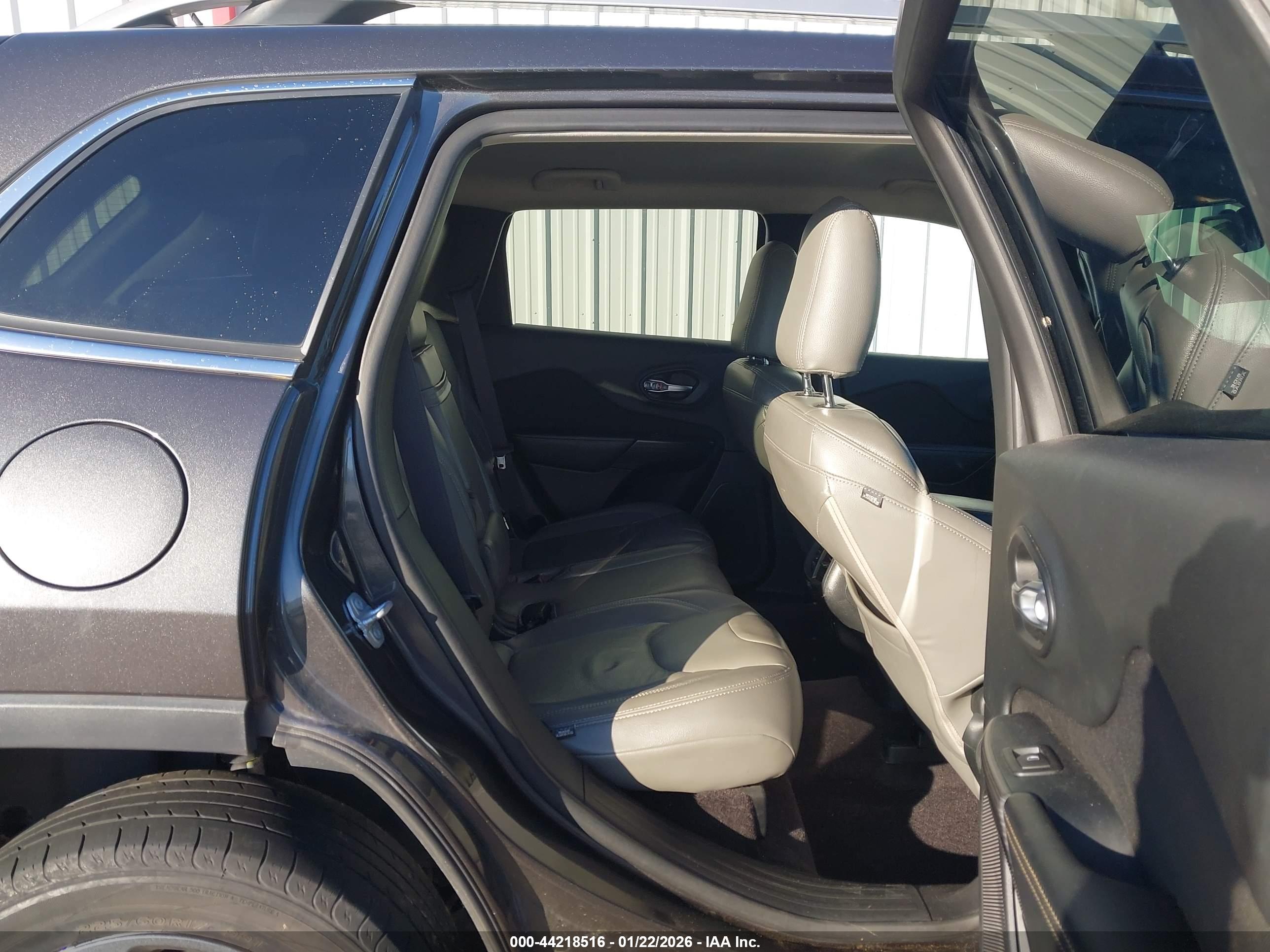 JEEP CHEROKEE image 8