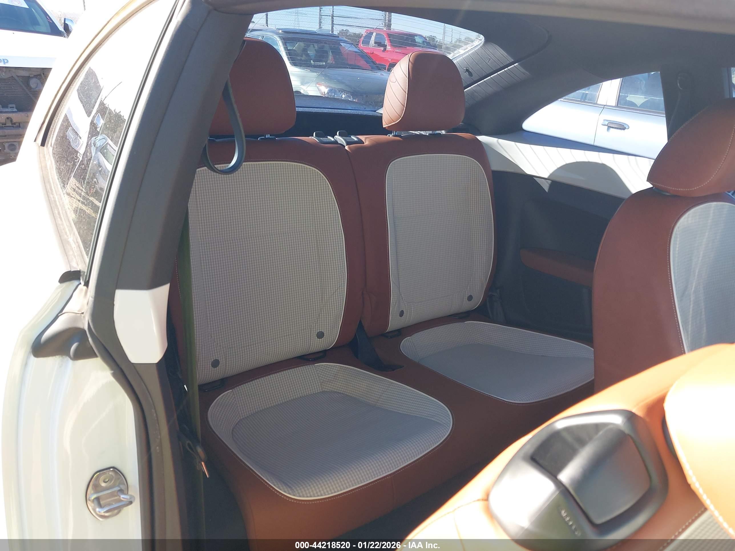 VOLKSWAGEN BEETLE image 8