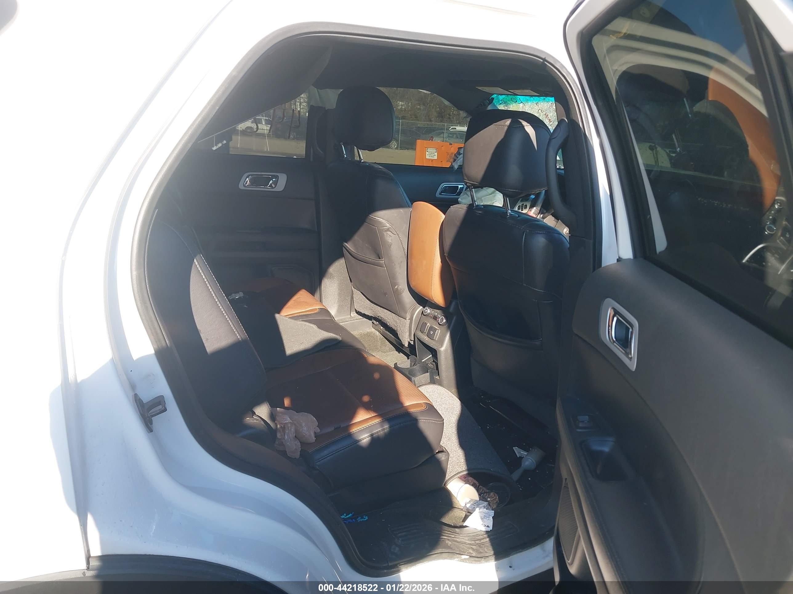 FORD EXPLORER image 8