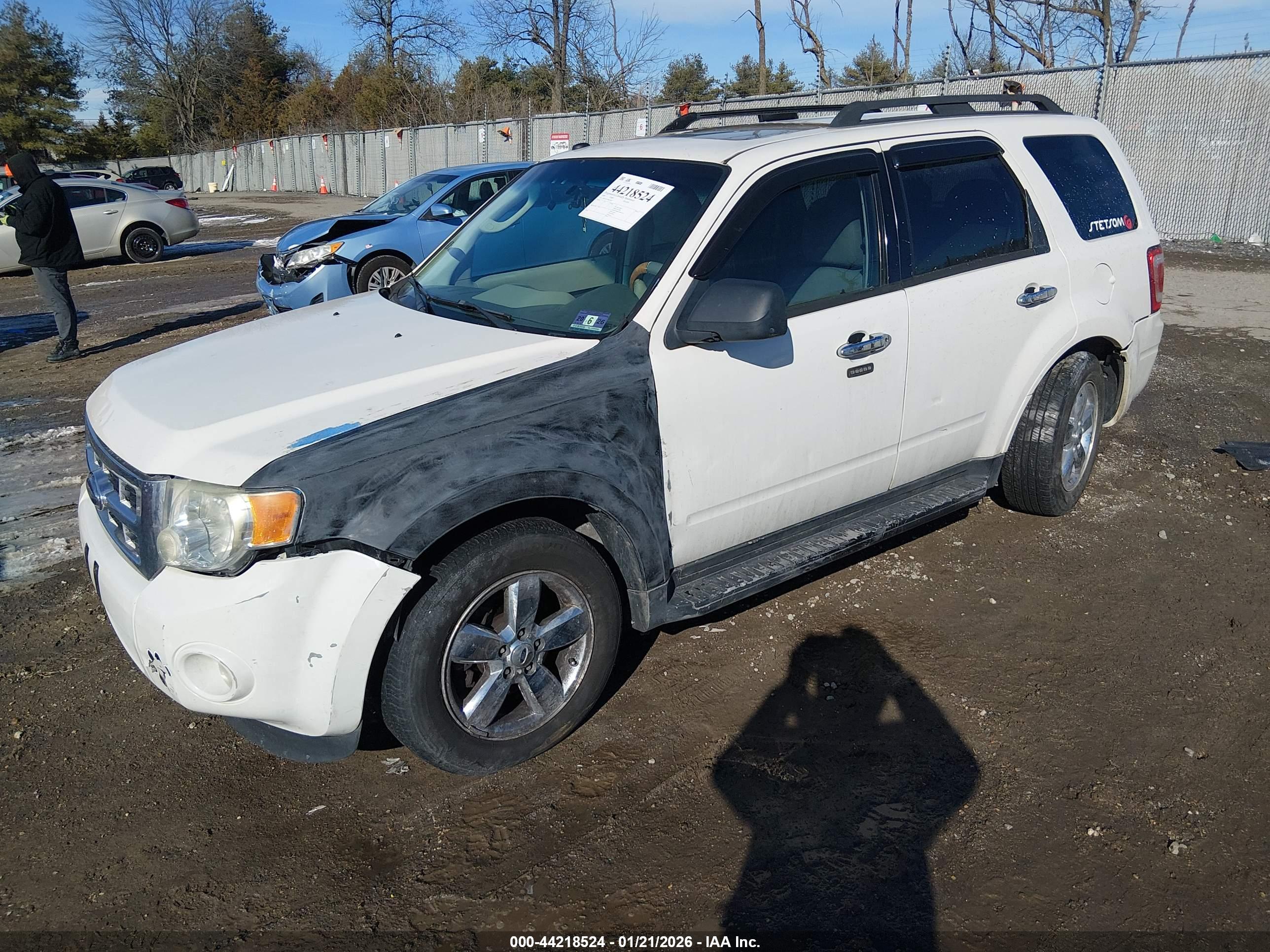 FORD ESCAPE image 2