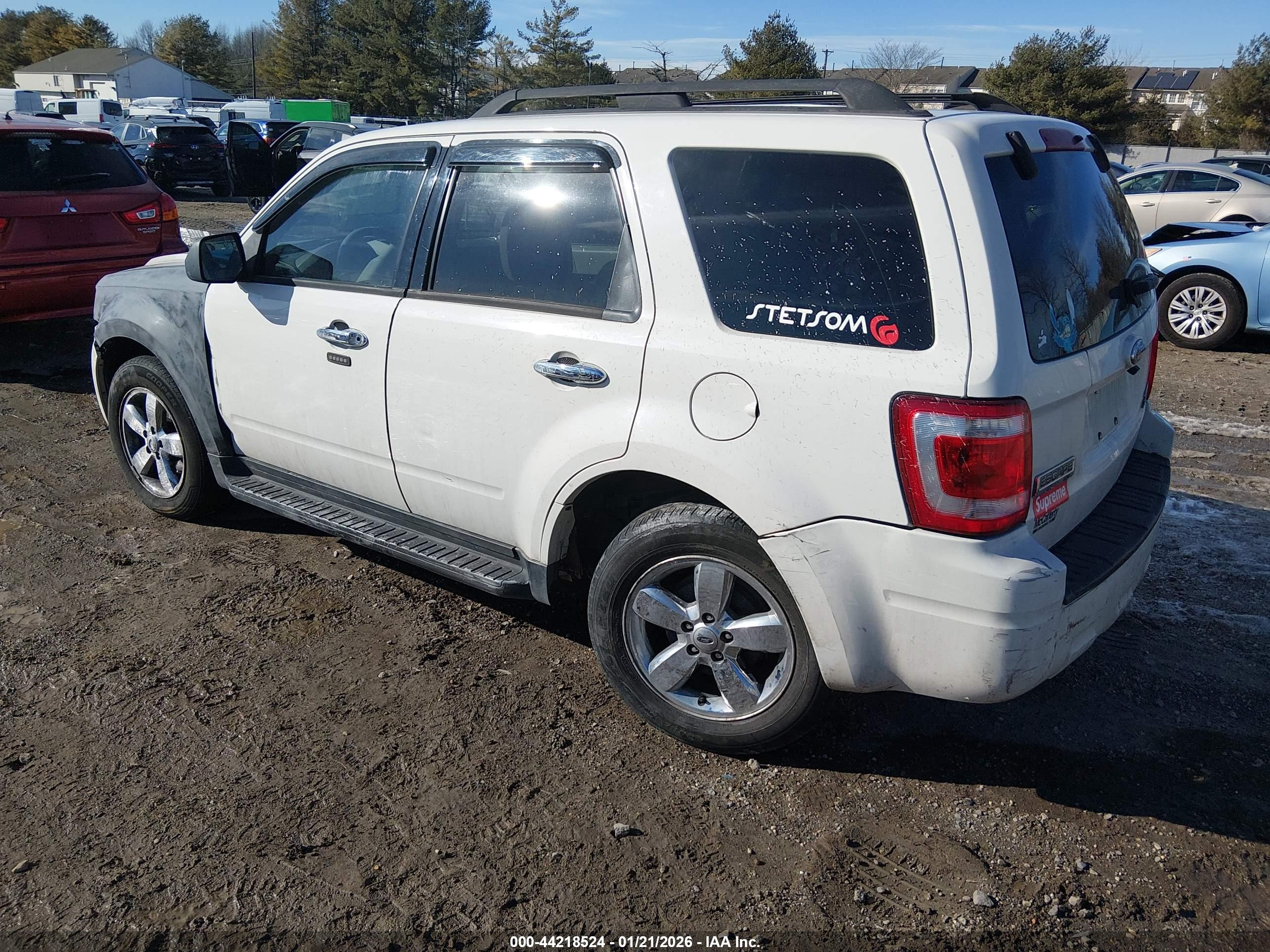 FORD ESCAPE image 3