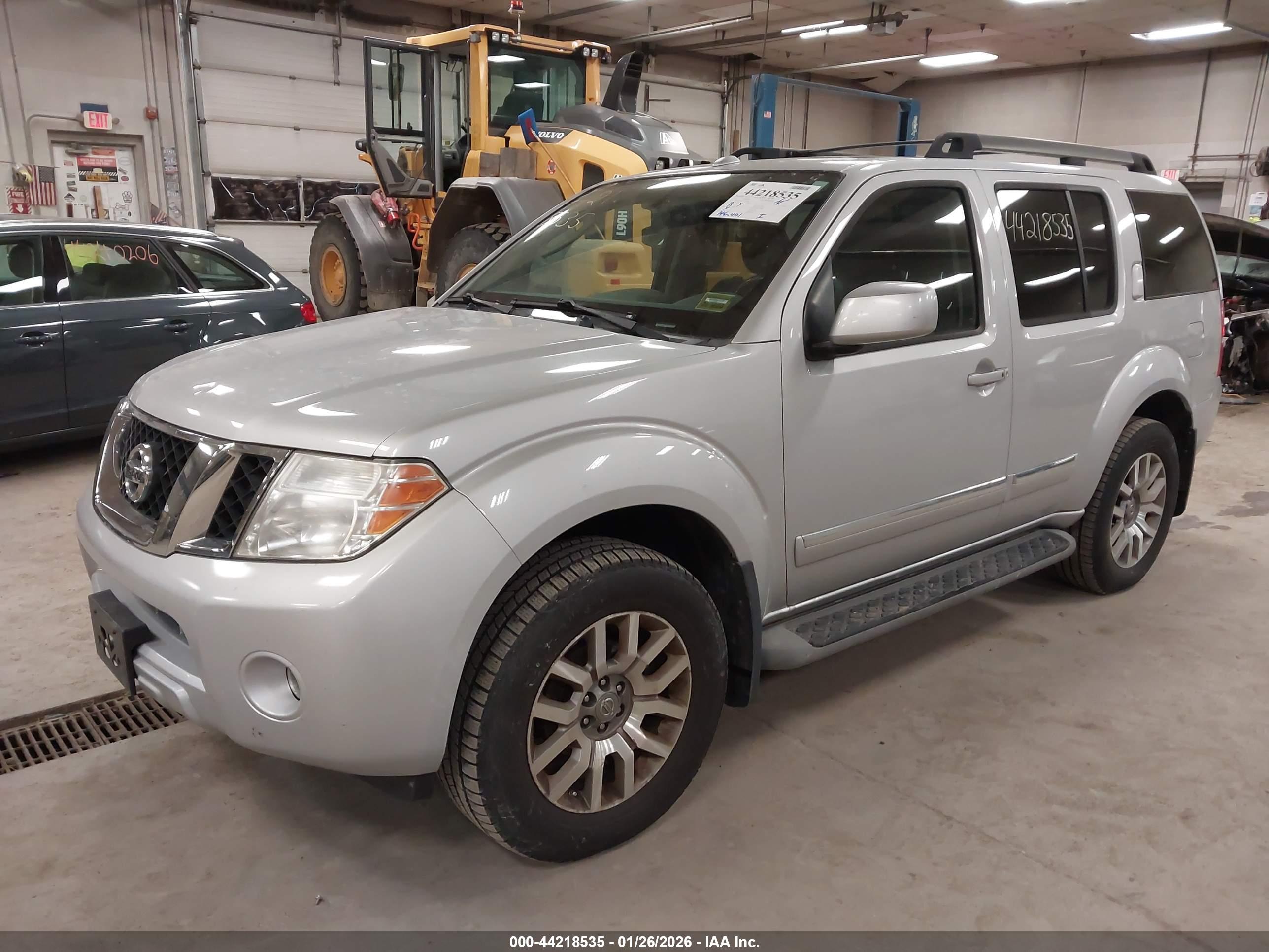 NISSAN PATHFINDER image 2