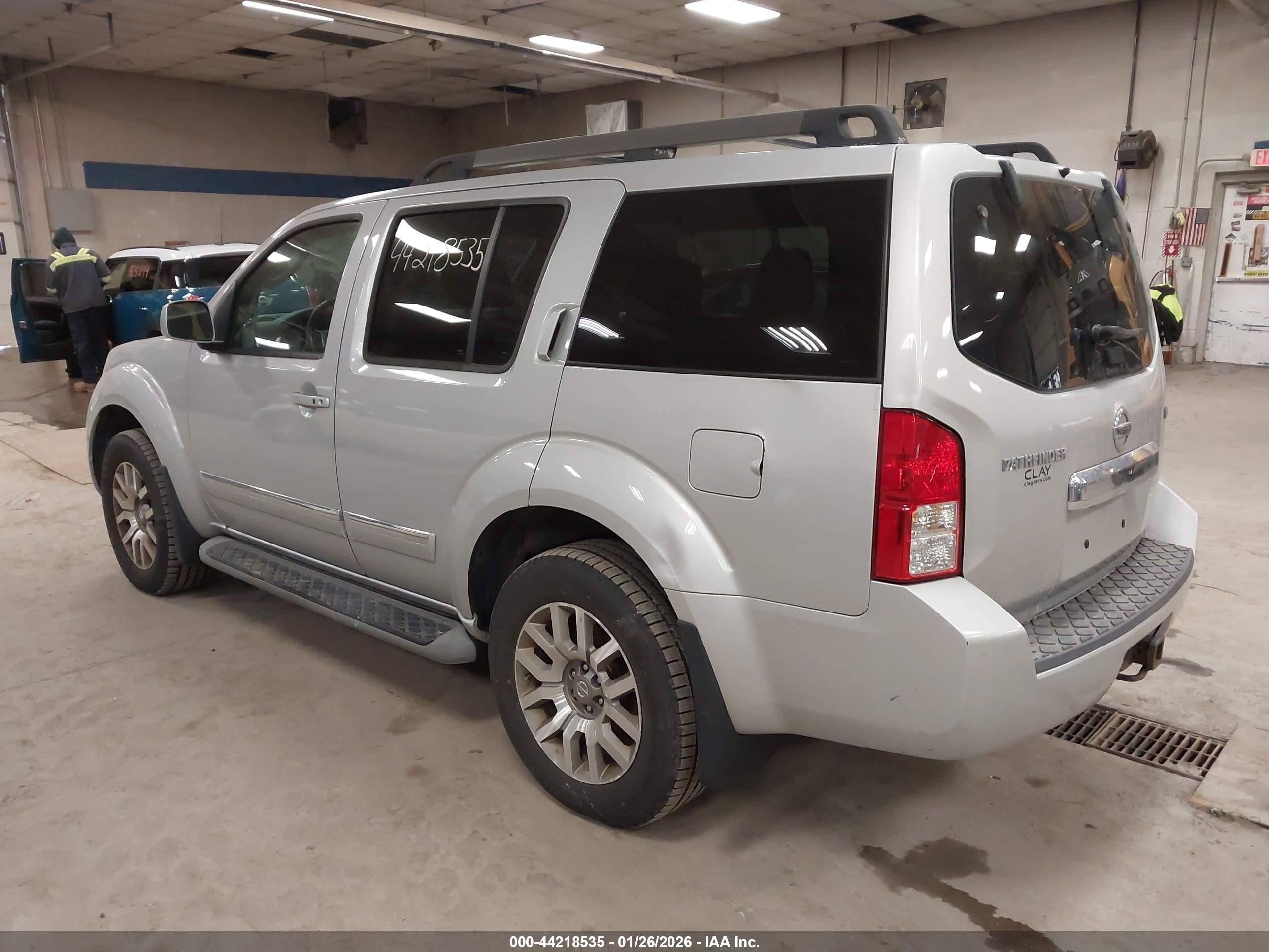 NISSAN PATHFINDER image 3