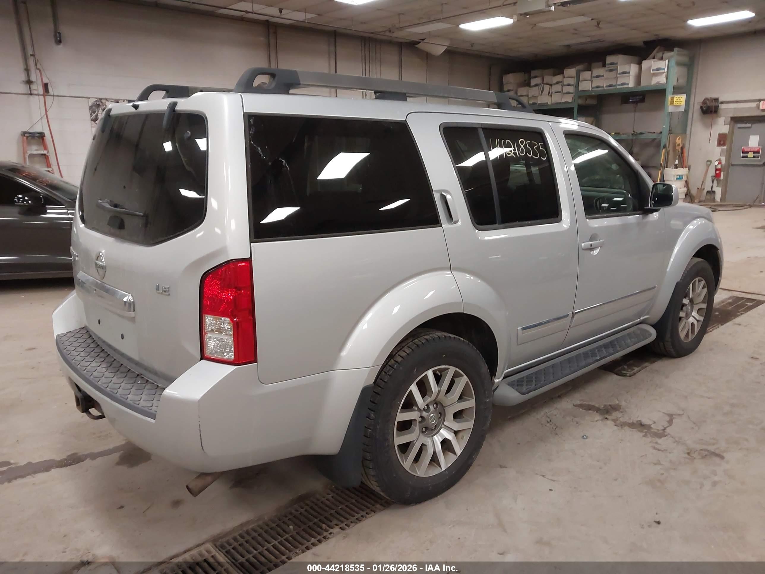 NISSAN PATHFINDER image 4