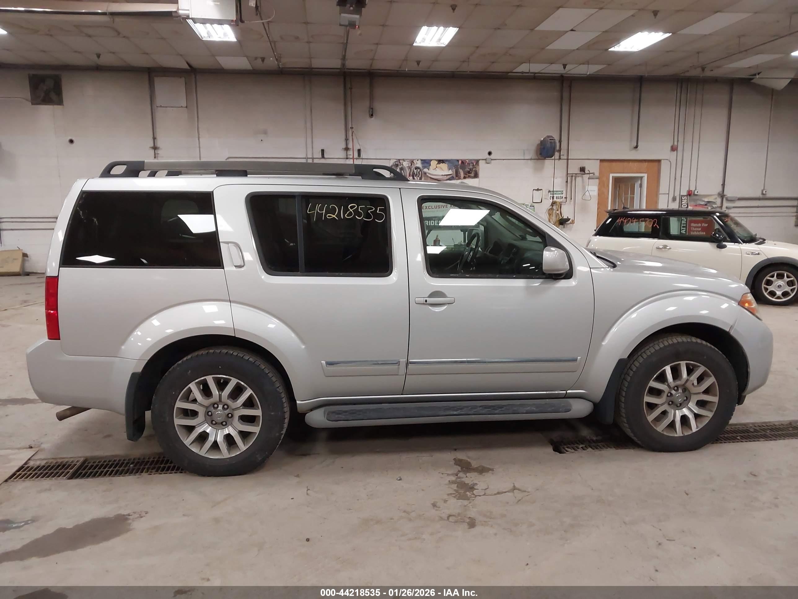 NISSAN PATHFINDER image 6