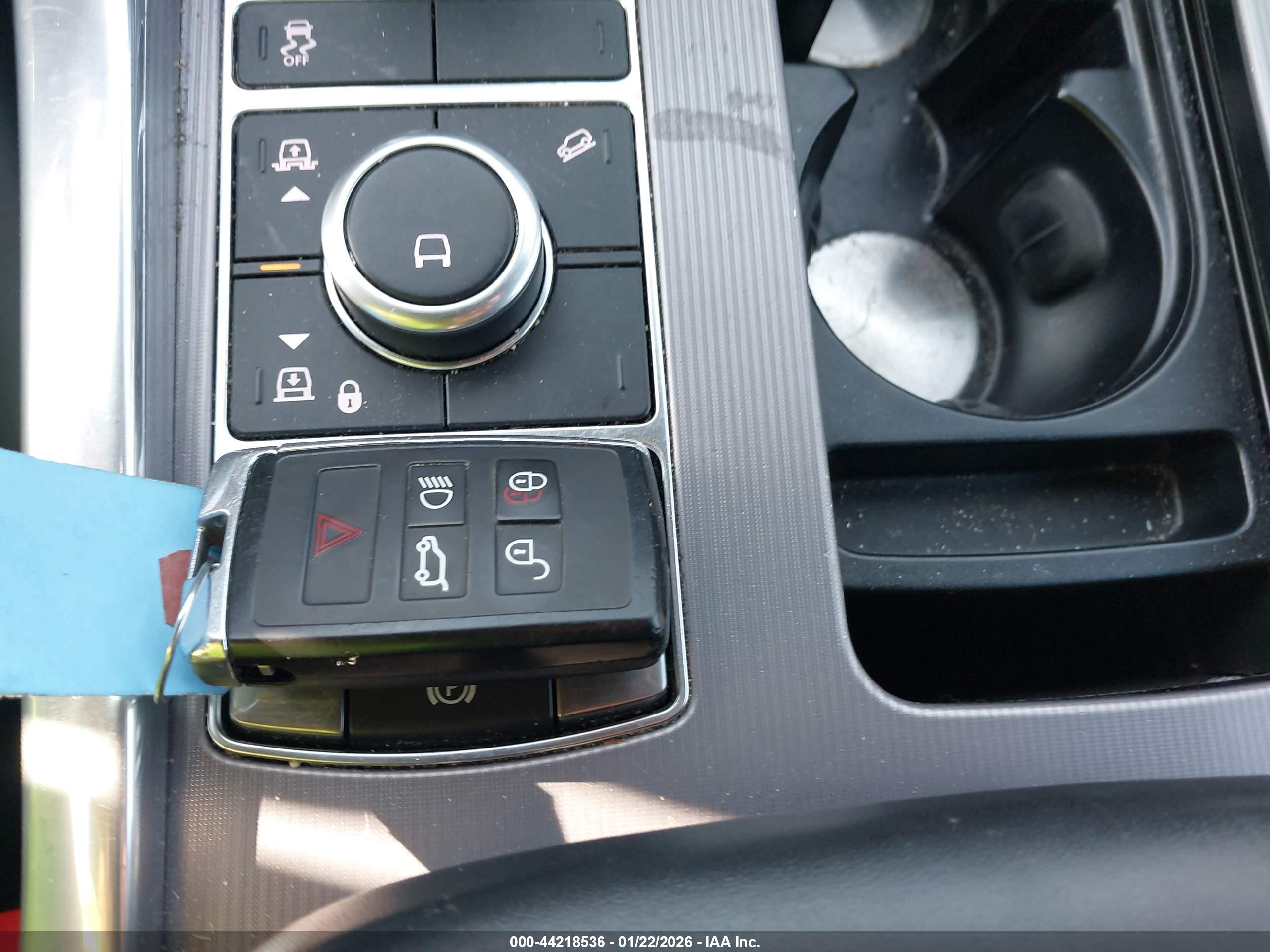 LAND ROVER image 11
