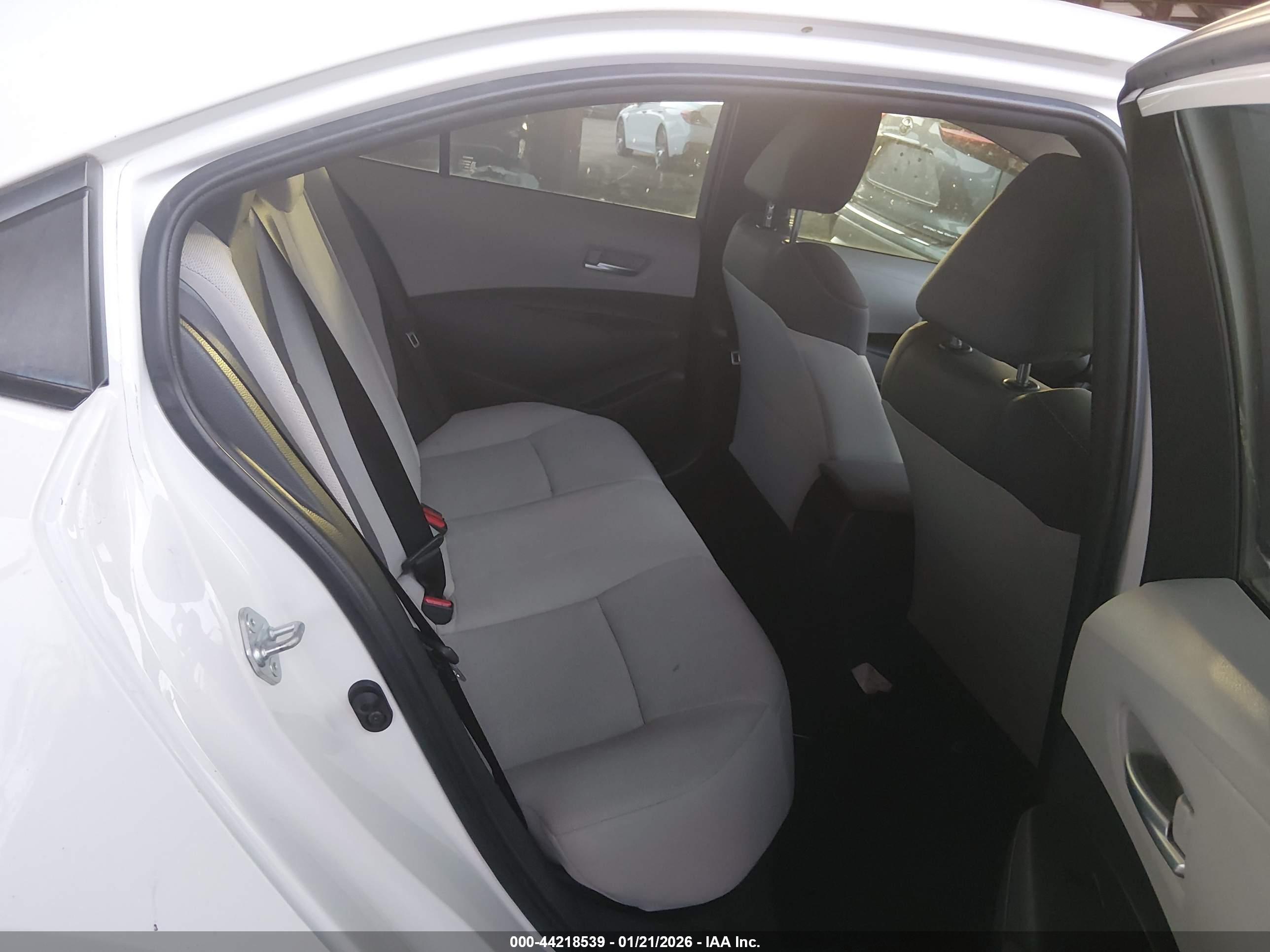 TOYOTA COROLLA image 8
