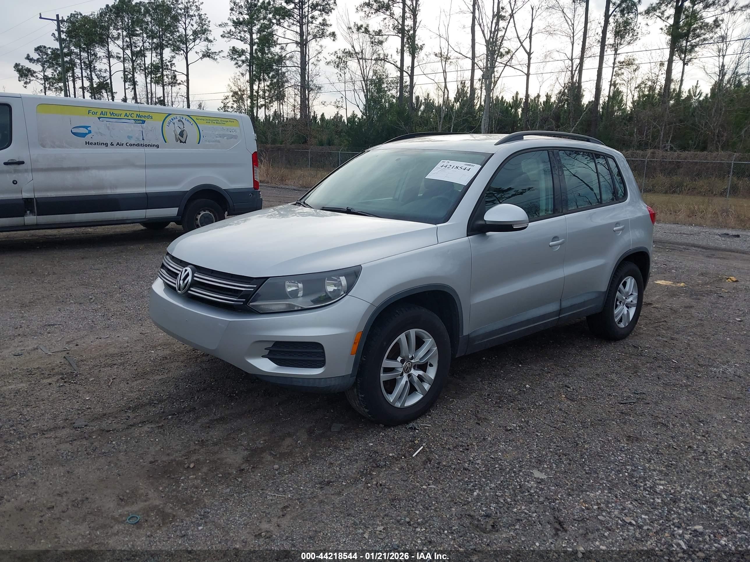 VOLKSWAGEN TIGUAN image 2
