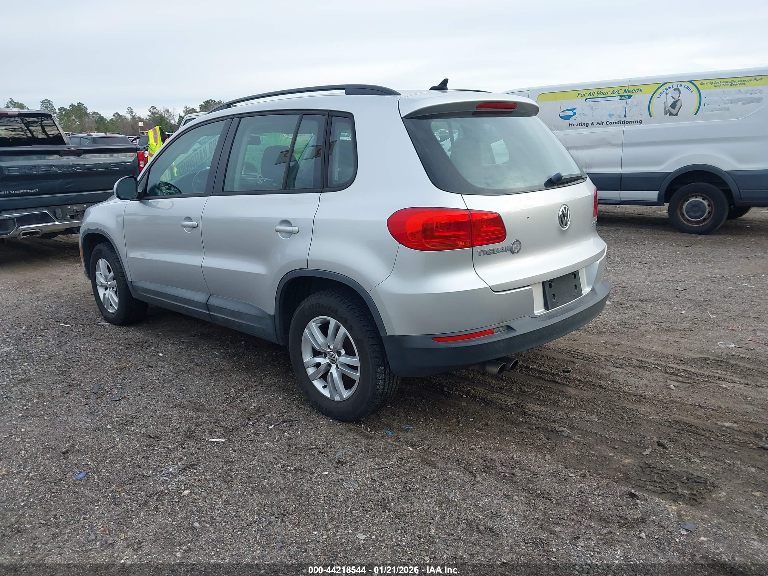 VOLKSWAGEN TIGUAN image 3