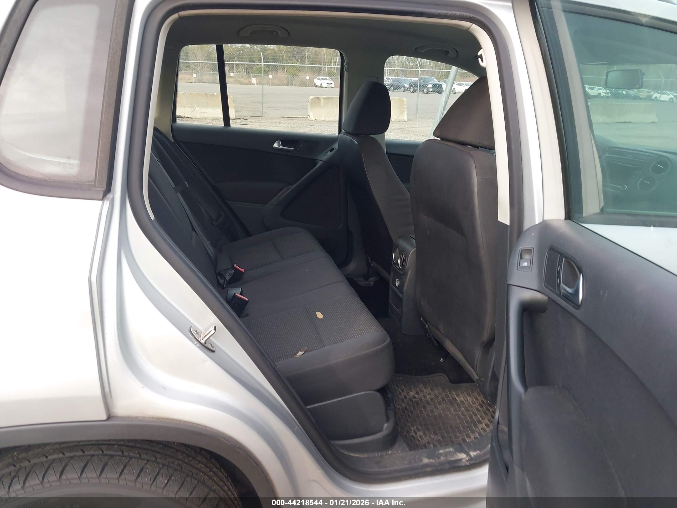 VOLKSWAGEN TIGUAN image 8