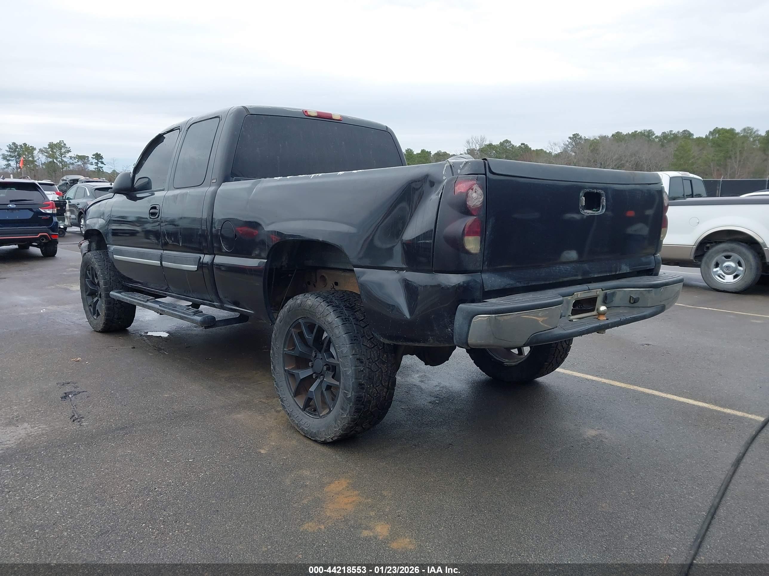 CHEVROLET SILVERADO image 3