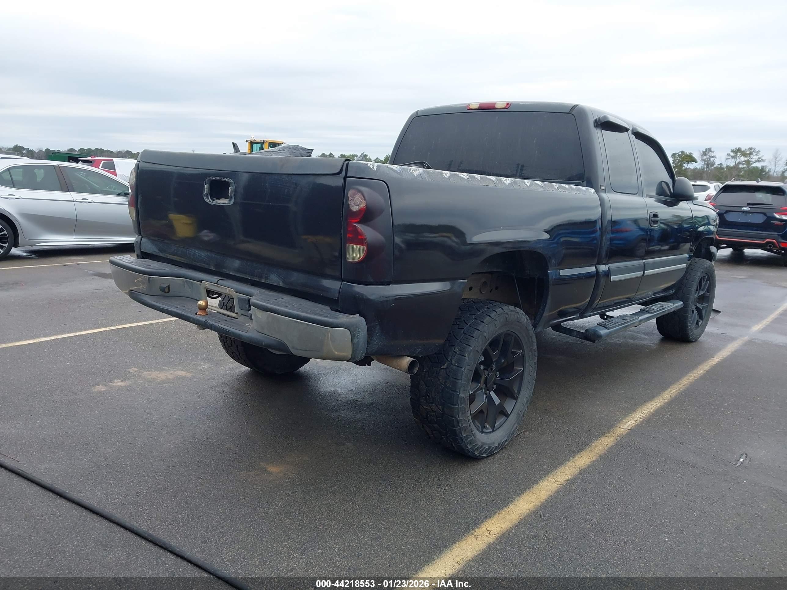 CHEVROLET SILVERADO image 4